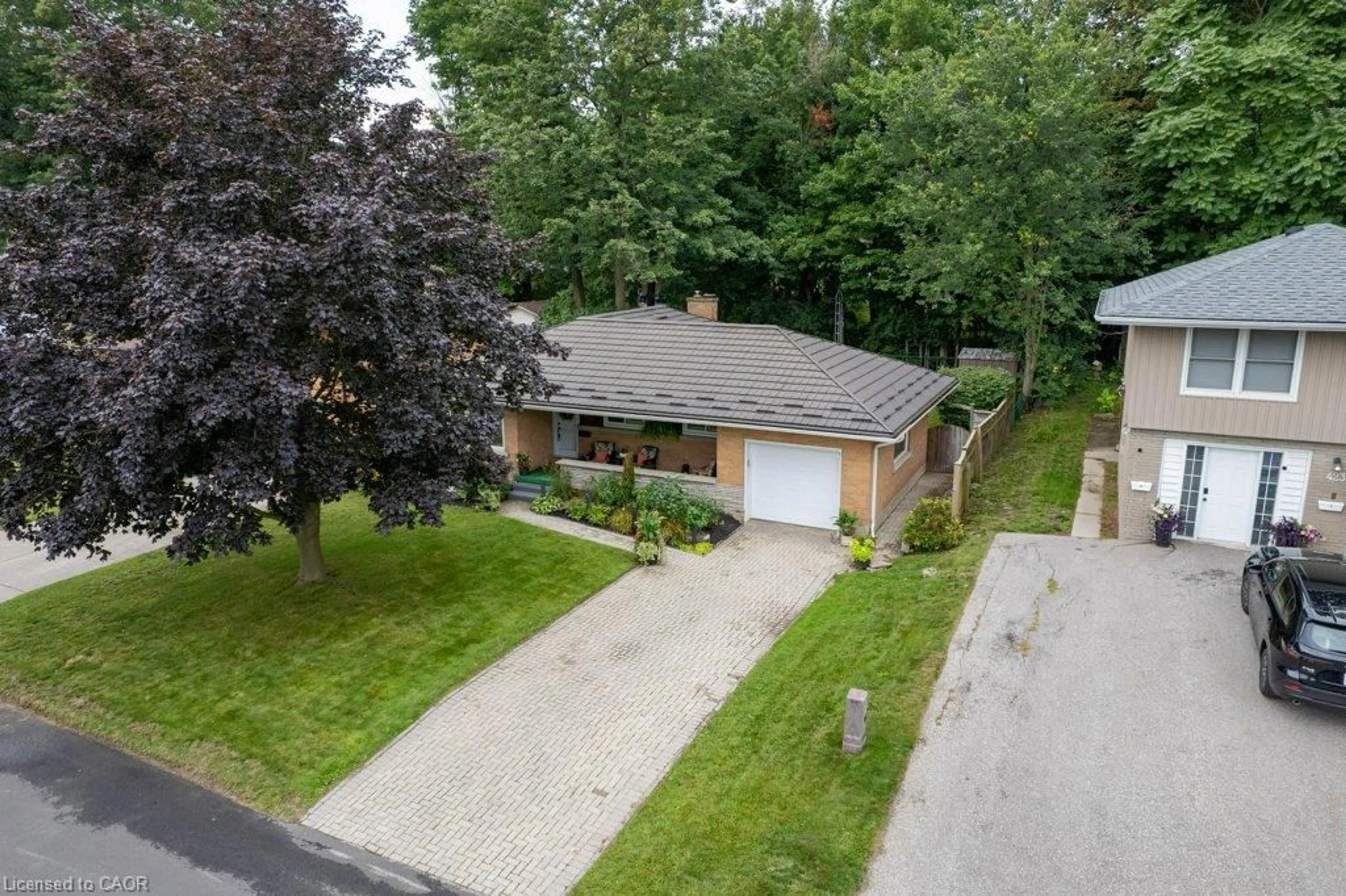 A pic from outside/outdoor area/front of a property/back of a property/a pic from drone, street for 417 Edwin St, Kitchener Ontario N2H 4P7