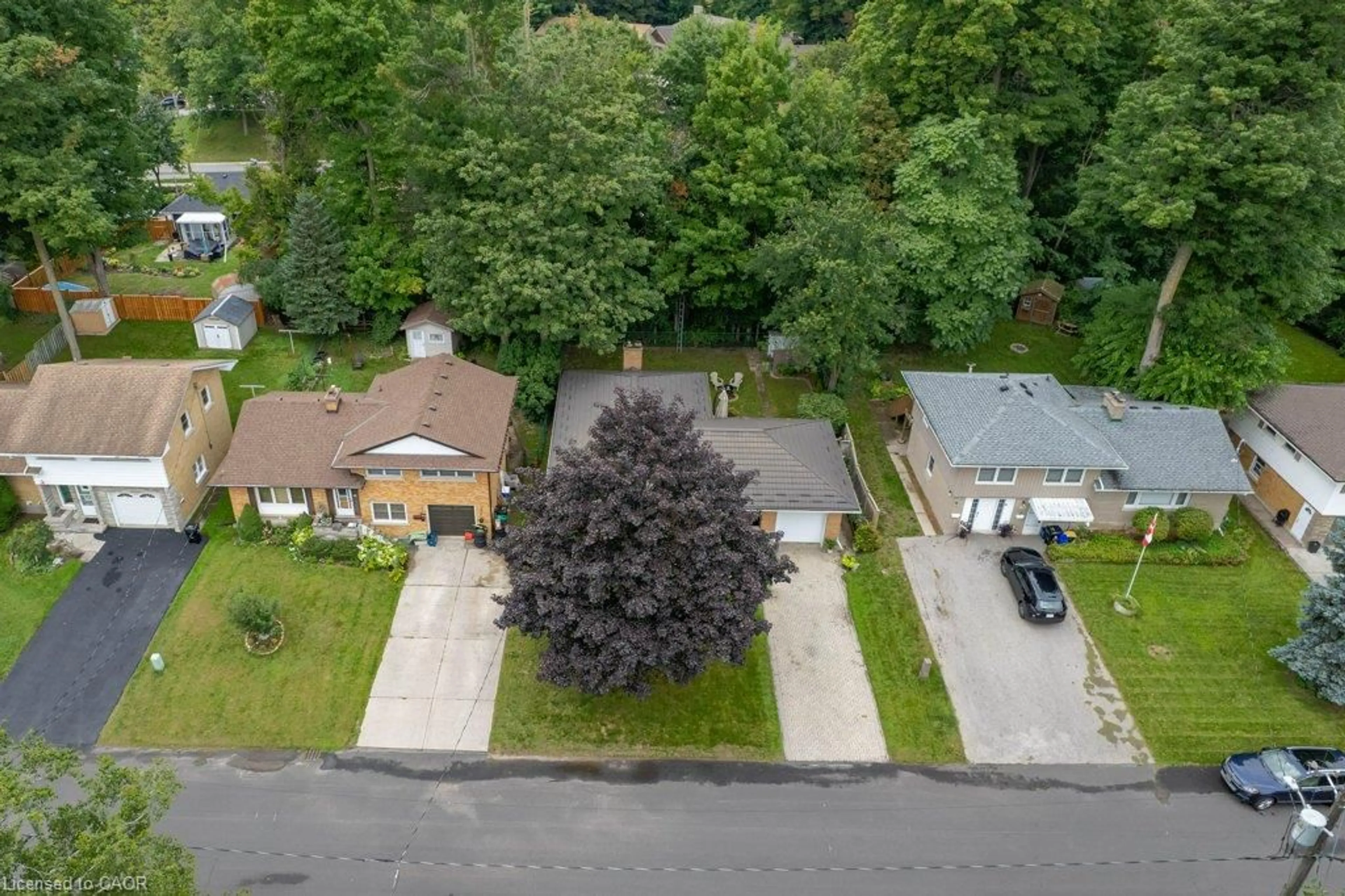 A pic from outside/outdoor area/front of a property/back of a property/a pic from drone, street for 417 Edwin St, Kitchener Ontario N2H 4P7