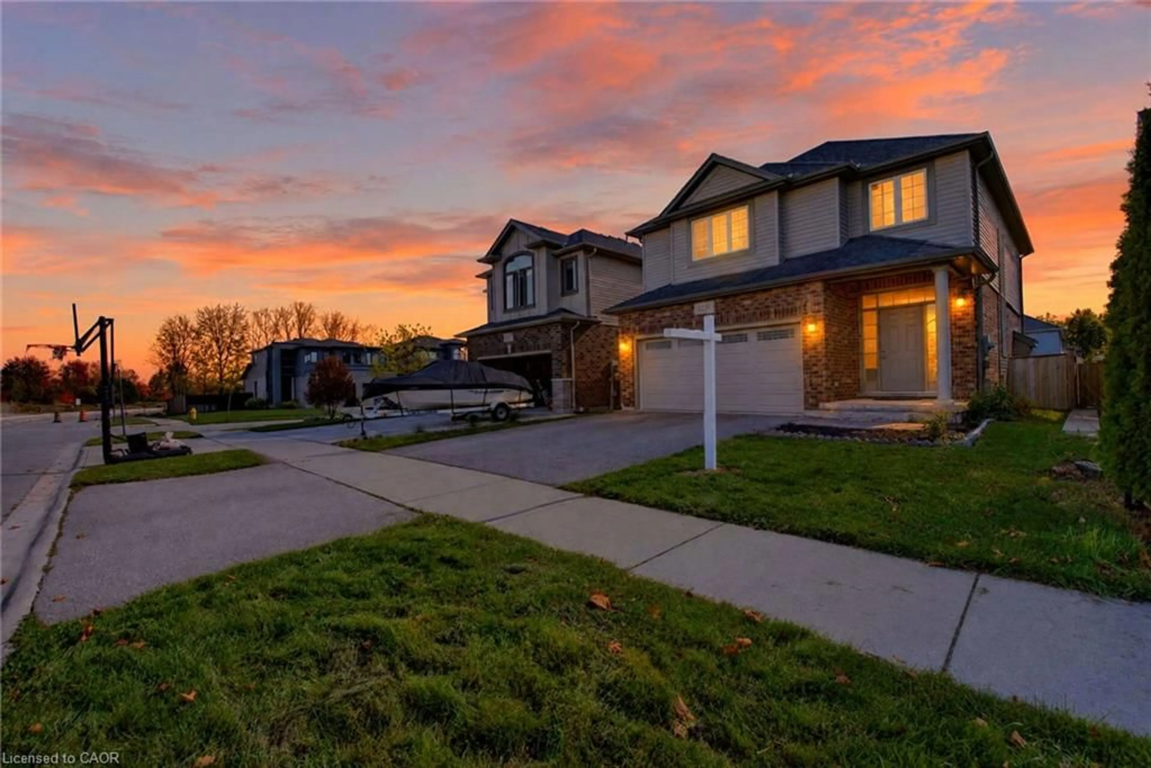 A pic from outside/outdoor area/front of a property/back of a property/a pic from drone, street for 2231 Buroak Dr, London Ontario N6G 0L3