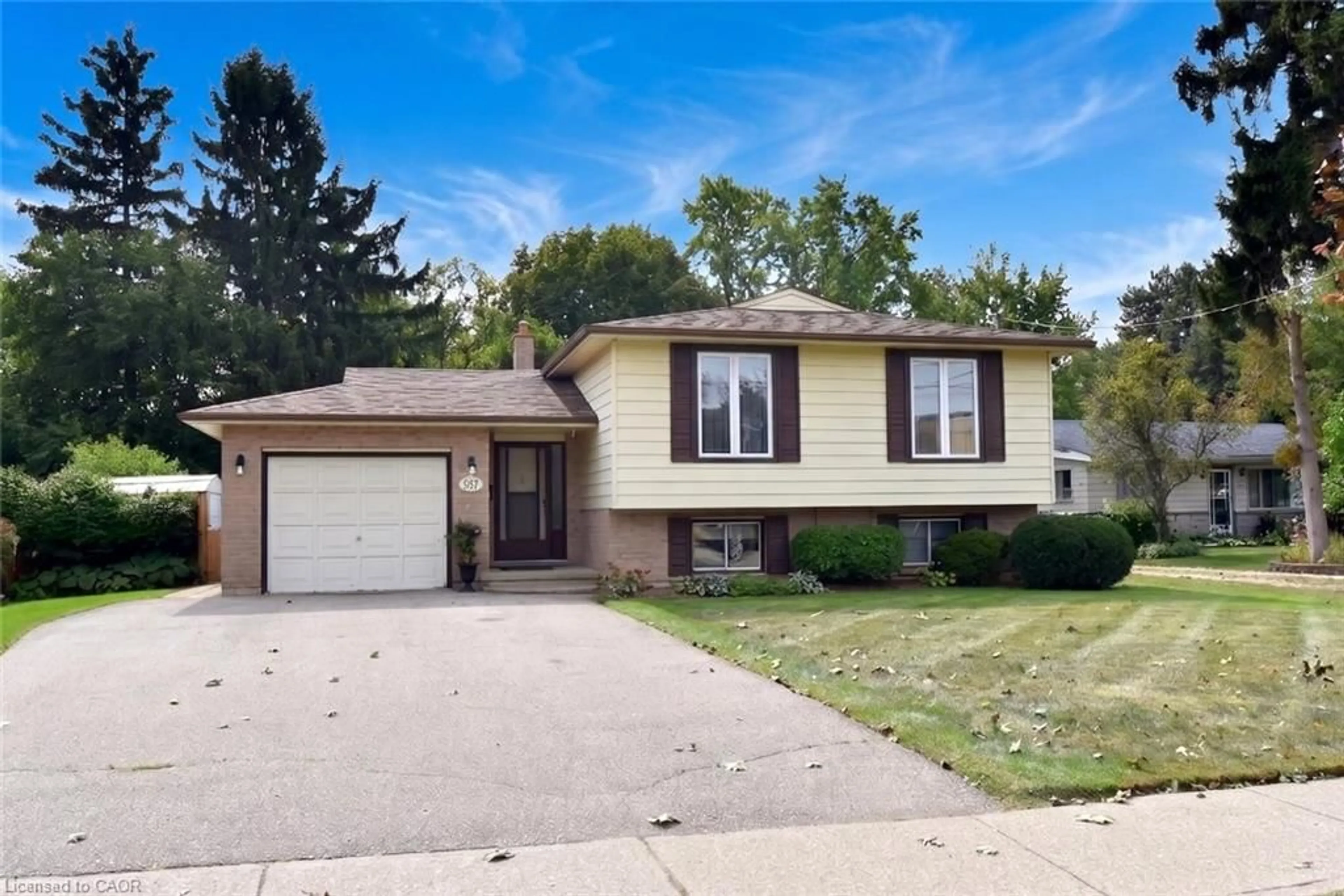 Home with vinyl exterior material, street for 107 Toll Gate Rd, Brantford Ontario N3R 4Z6