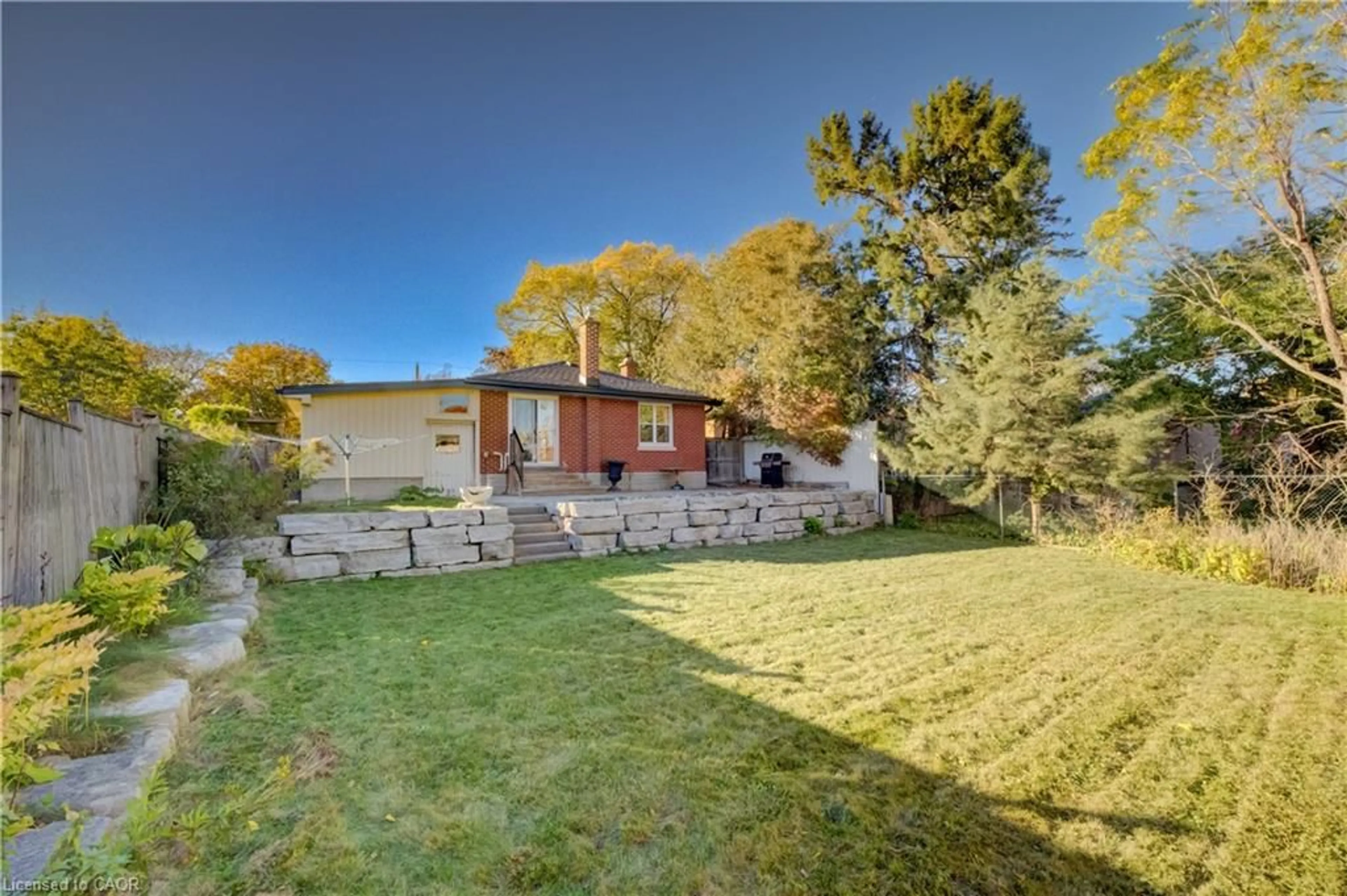 A pic from outside/outdoor area/front of a property/back of a property/a pic from drone, street for 108 Plymouth Rd, Kitchener Ontario N2G 3G5