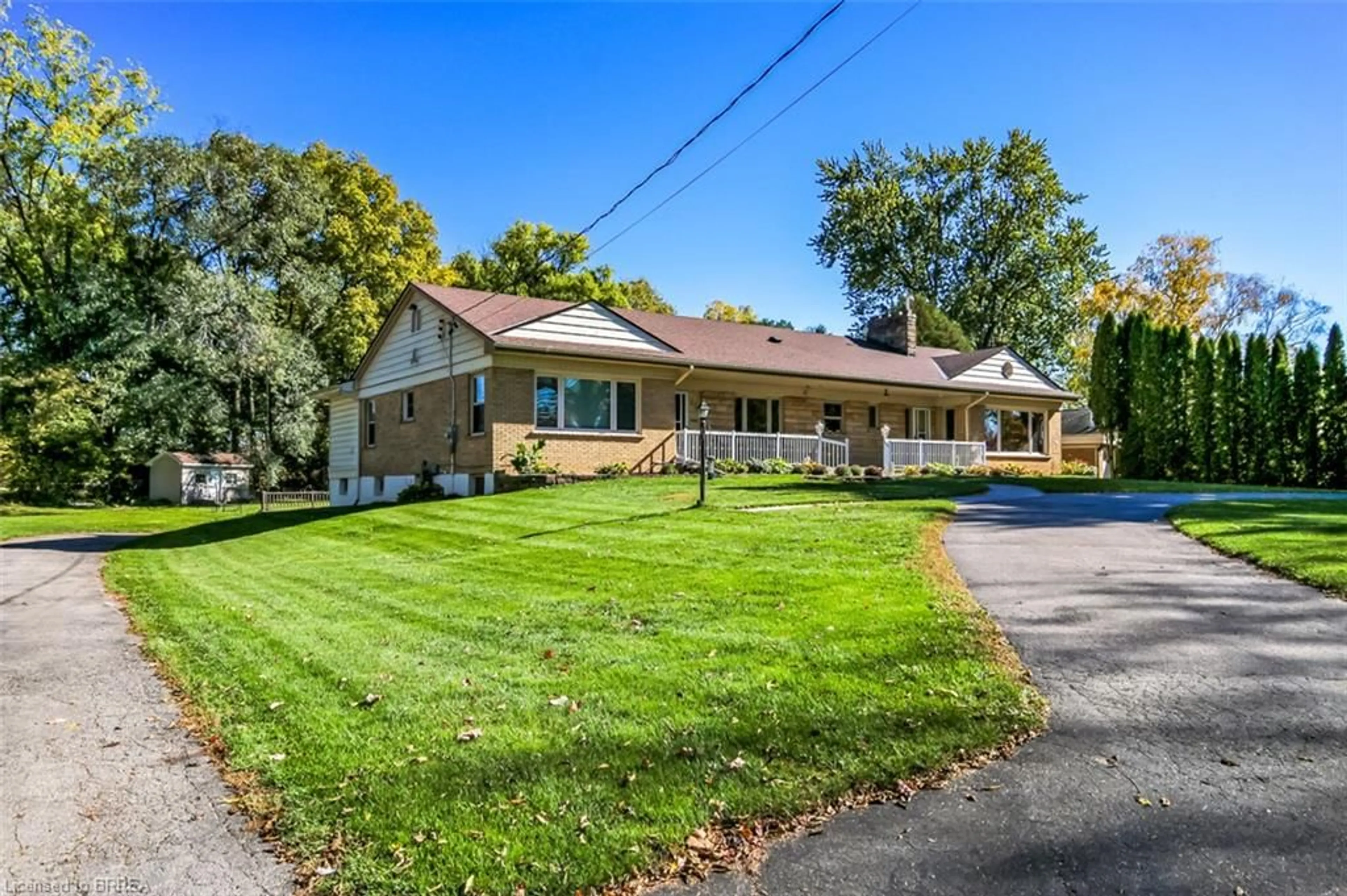 A pic from outside/outdoor area/front of a property/back of a property/a pic from drone, street for 28 Tutela Heights Rd, Brantford Ontario N3T 1A1