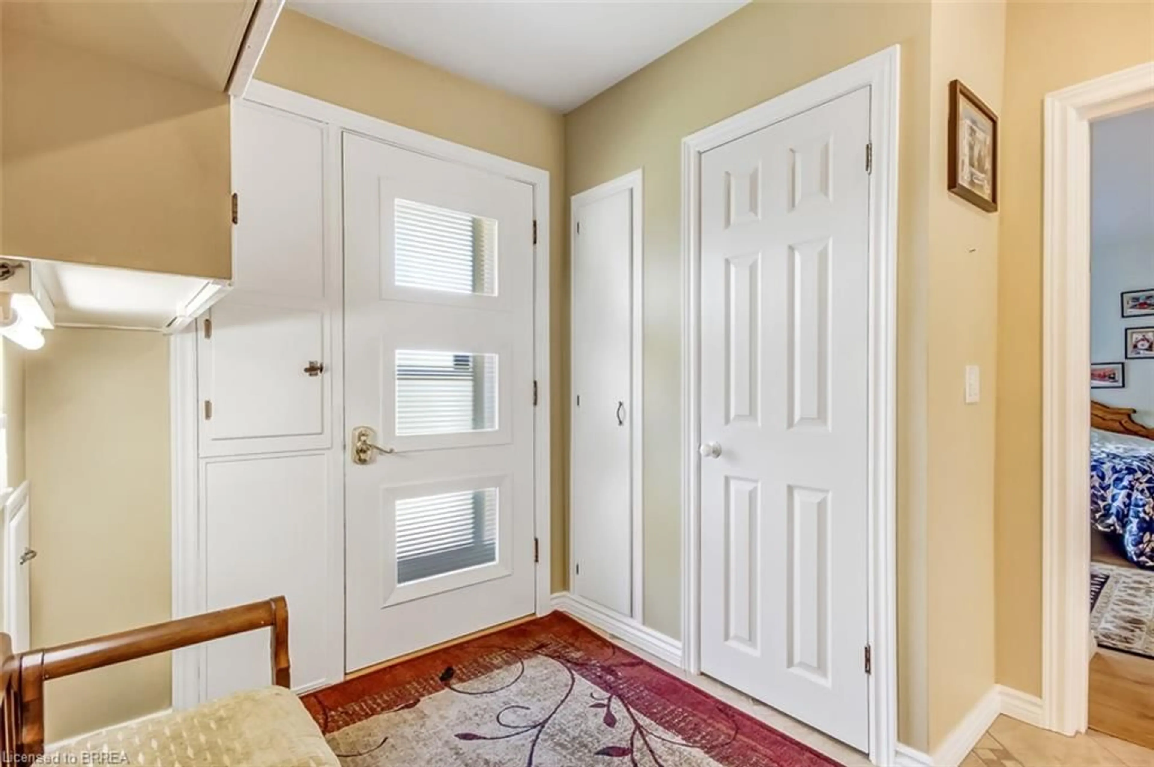 Indoor entryway for 28 Tutela Heights Rd, Brantford Ontario N3T 1A1
