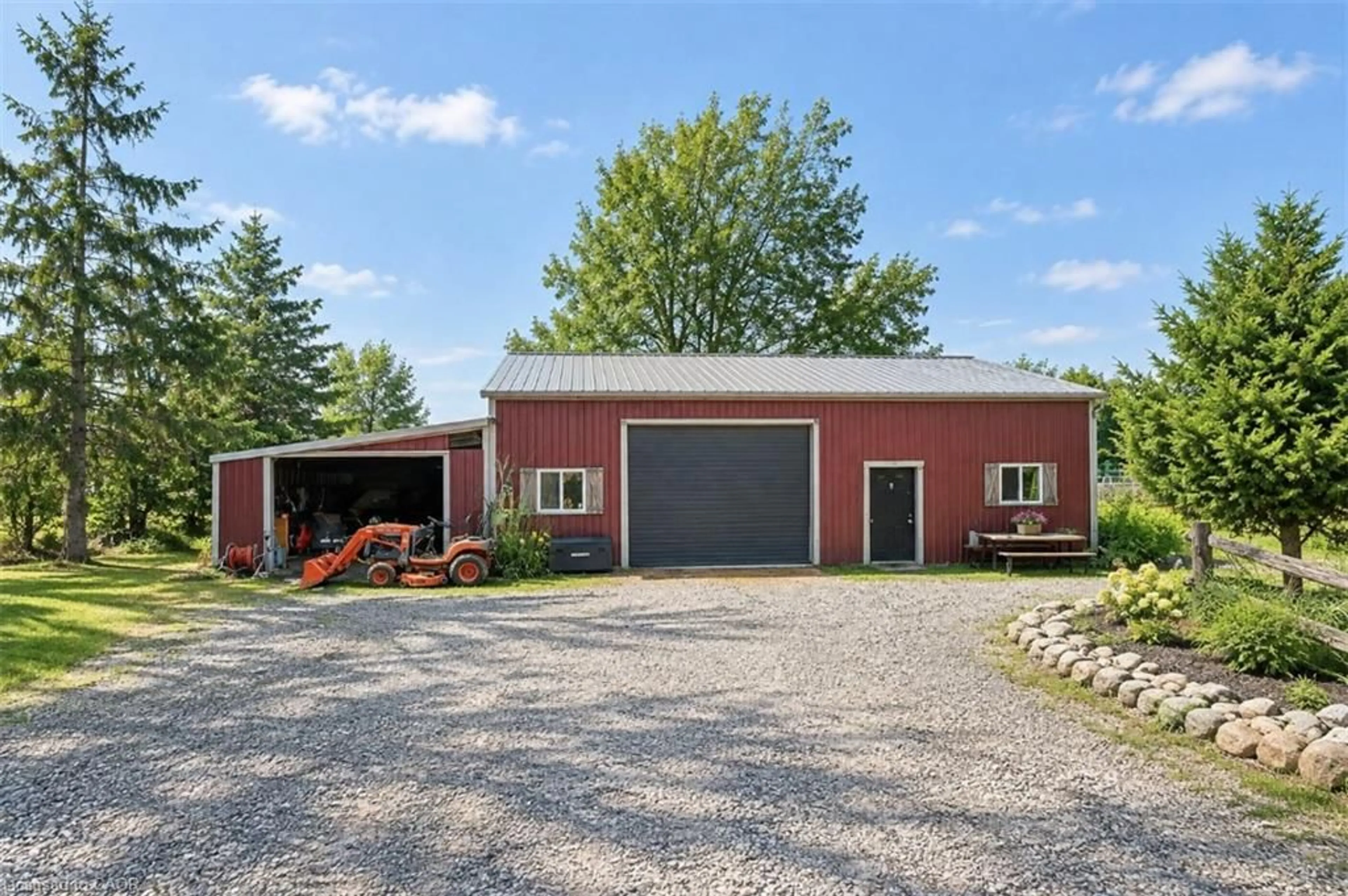 Indoor garage for 3745 King St, Vineland Ontario L0R 2C0