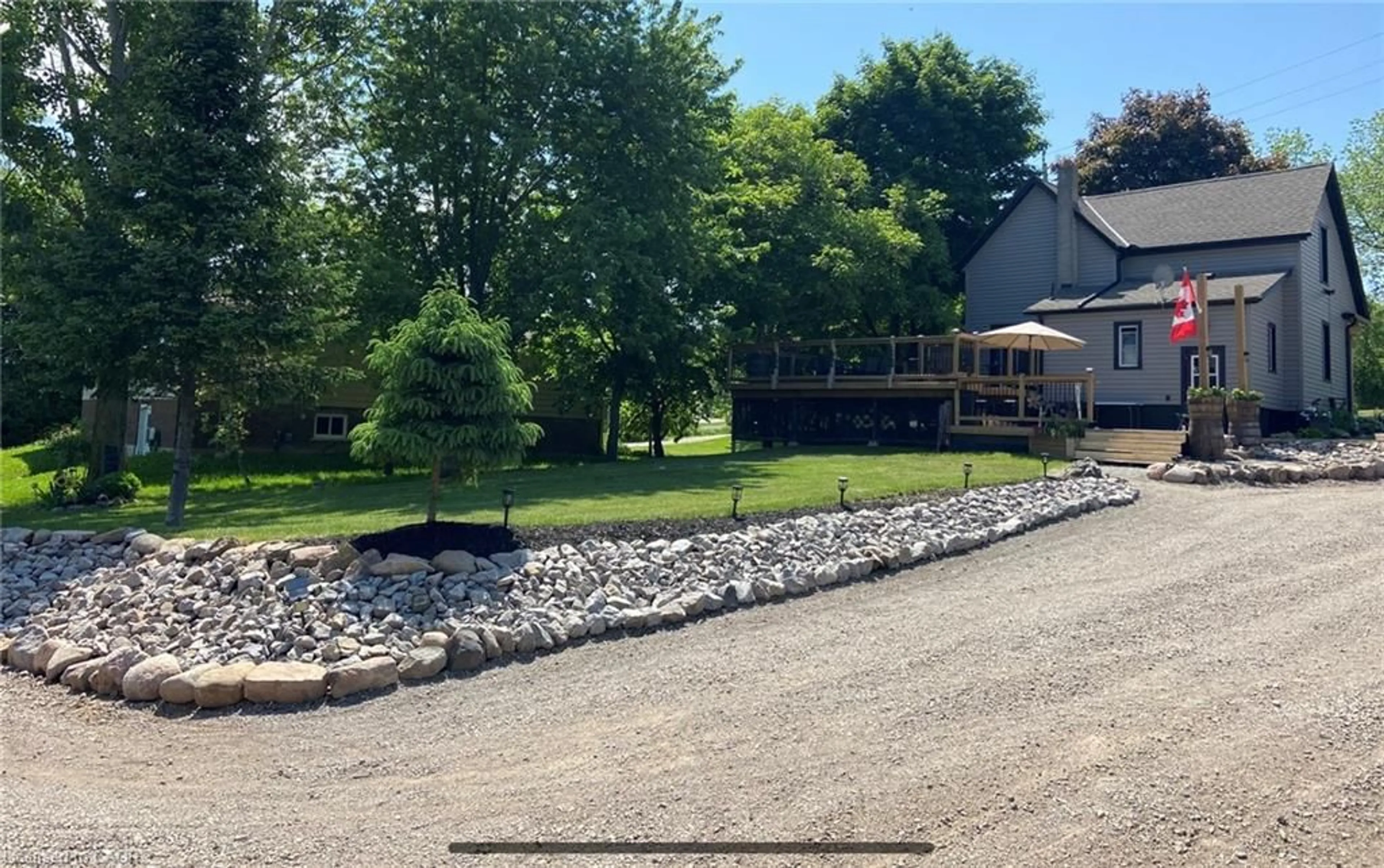 A pic from outside/outdoor area/front of a property/back of a property/a pic from drone, water/lake/river/ocean view for 3745 King St, Vineland Ontario L0R 2C0