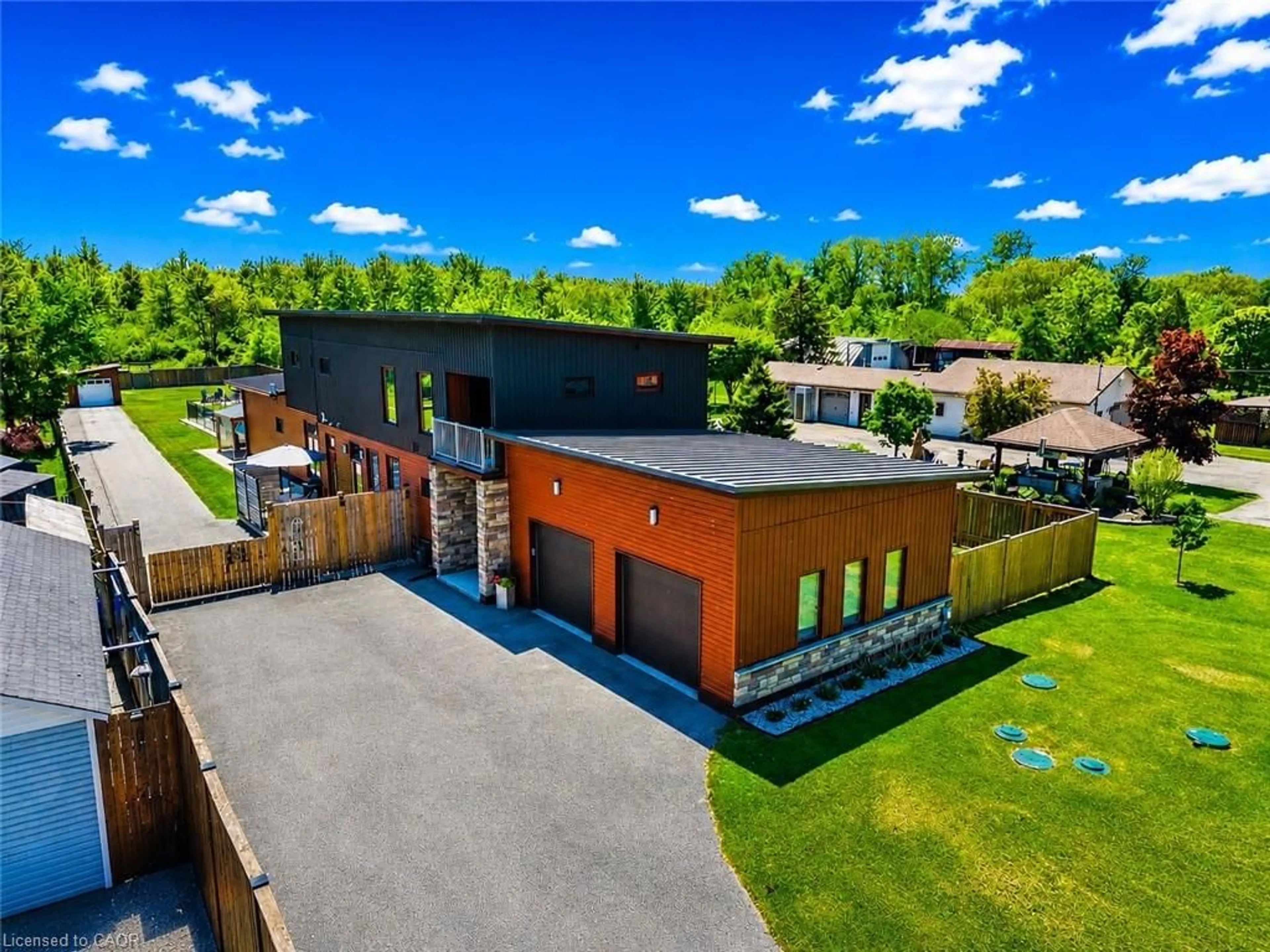 A pic from outside/outdoor area/front of a property/back of a property/a pic from drone, unknown for 1887 Dominion Rd, Ridgeway Ontario L0S 1N0