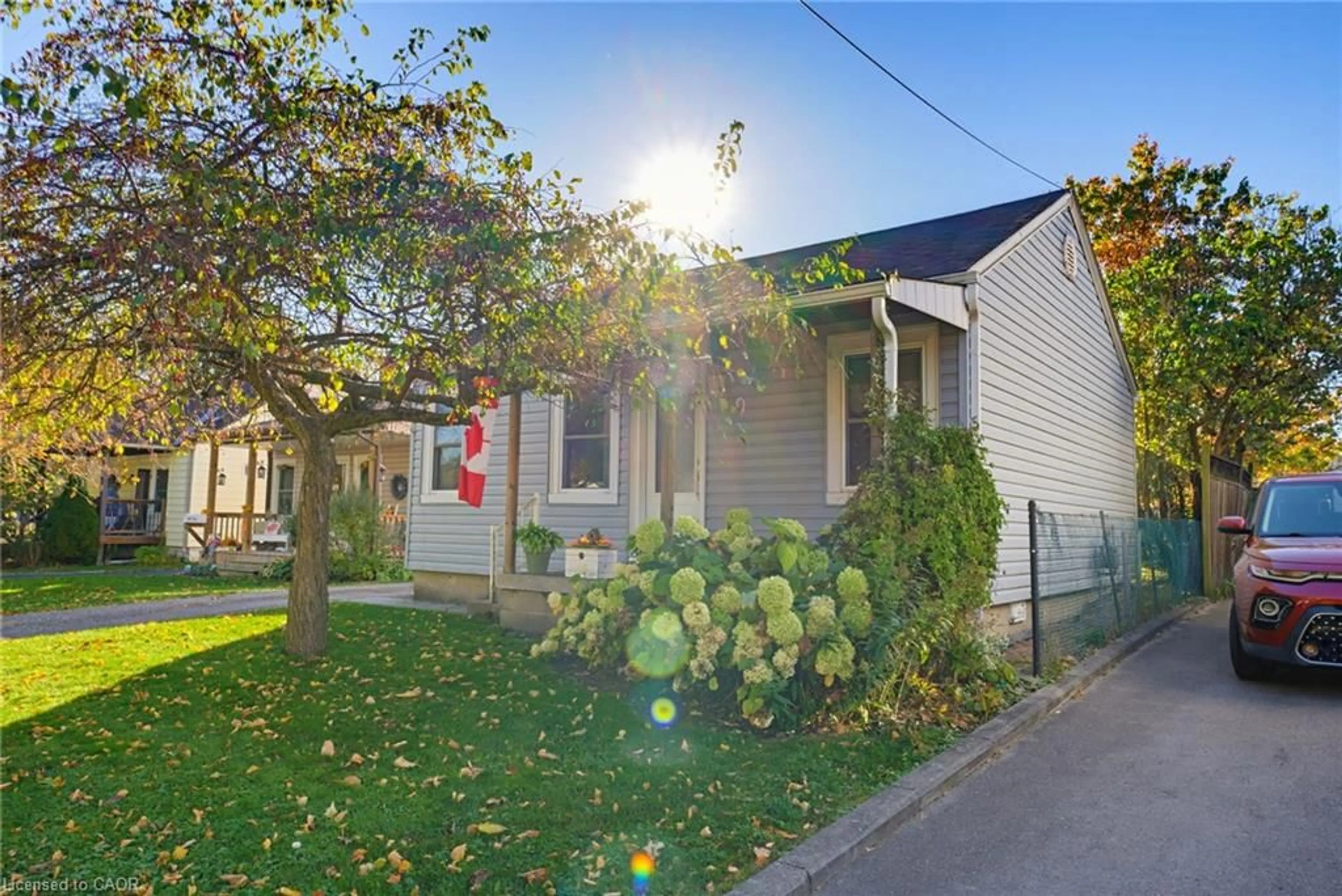 Patio, street for 9 Spencer Ave, Dundas Ontario L9H 1E7