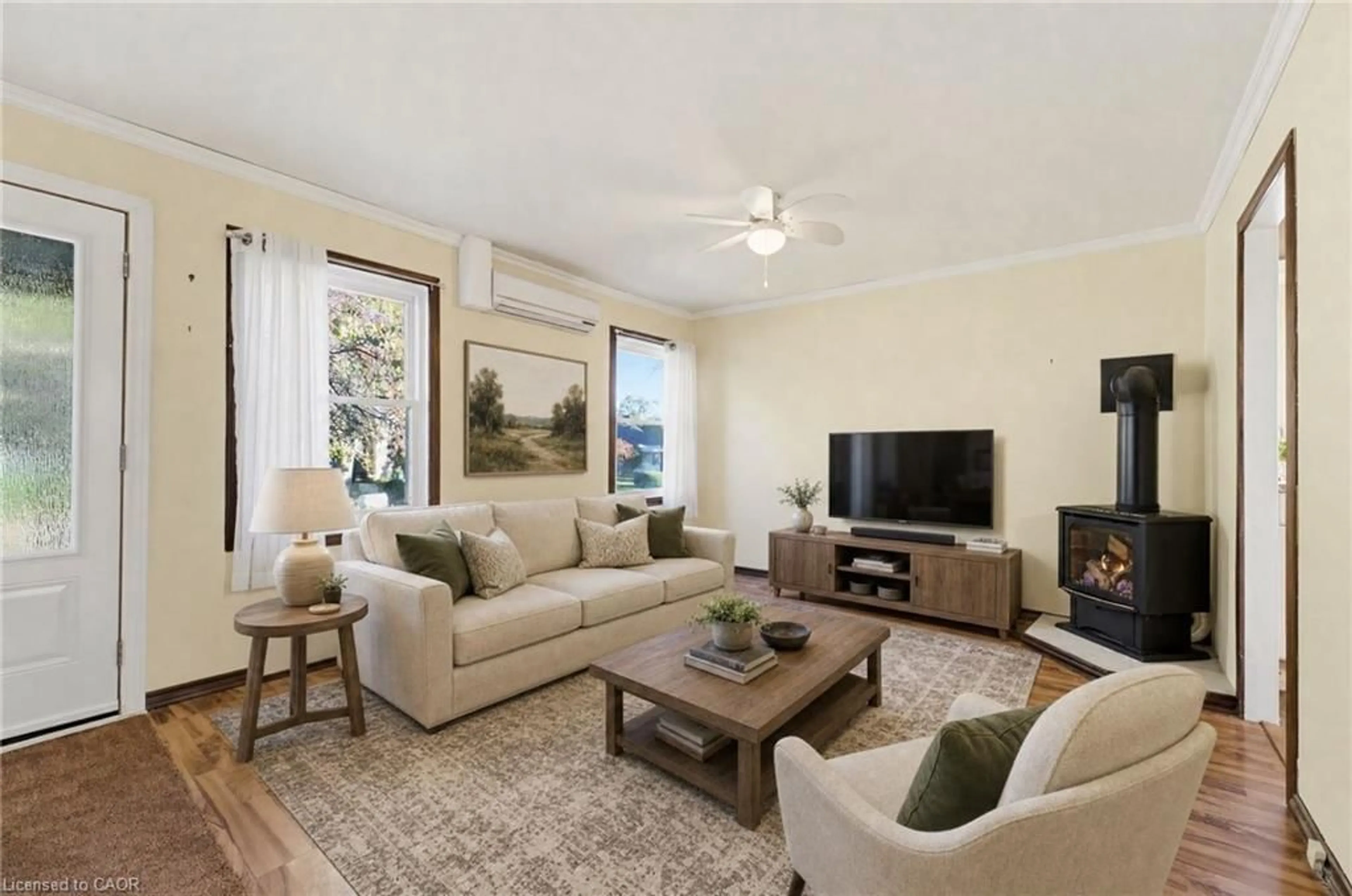 Living room with furniture, unknown for 9 Spencer Ave, Dundas Ontario L9H 1E7