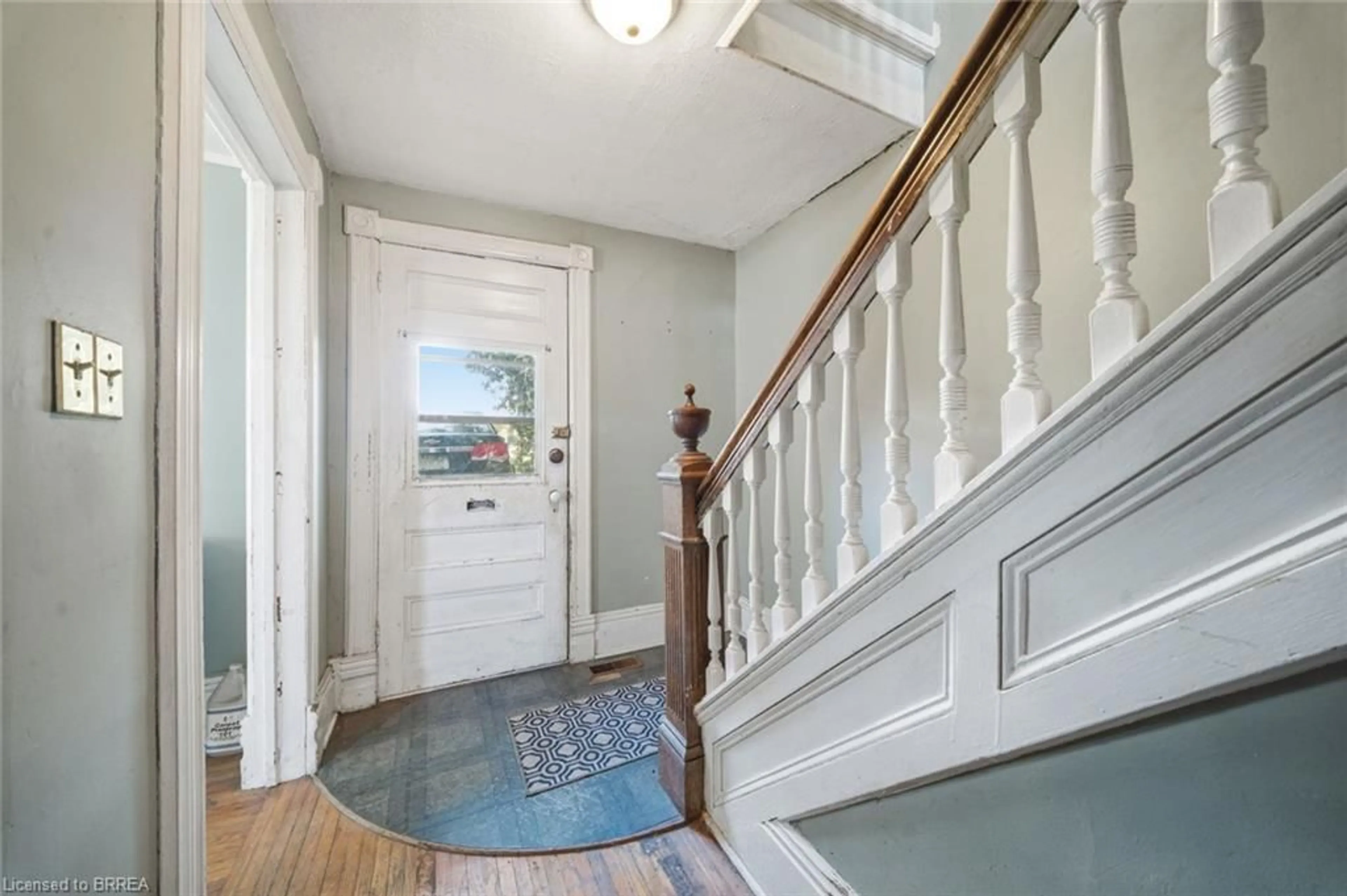 Indoor entryway for 16 1/2 Terrace Hill St, Brantford Ontario N3R 1E9