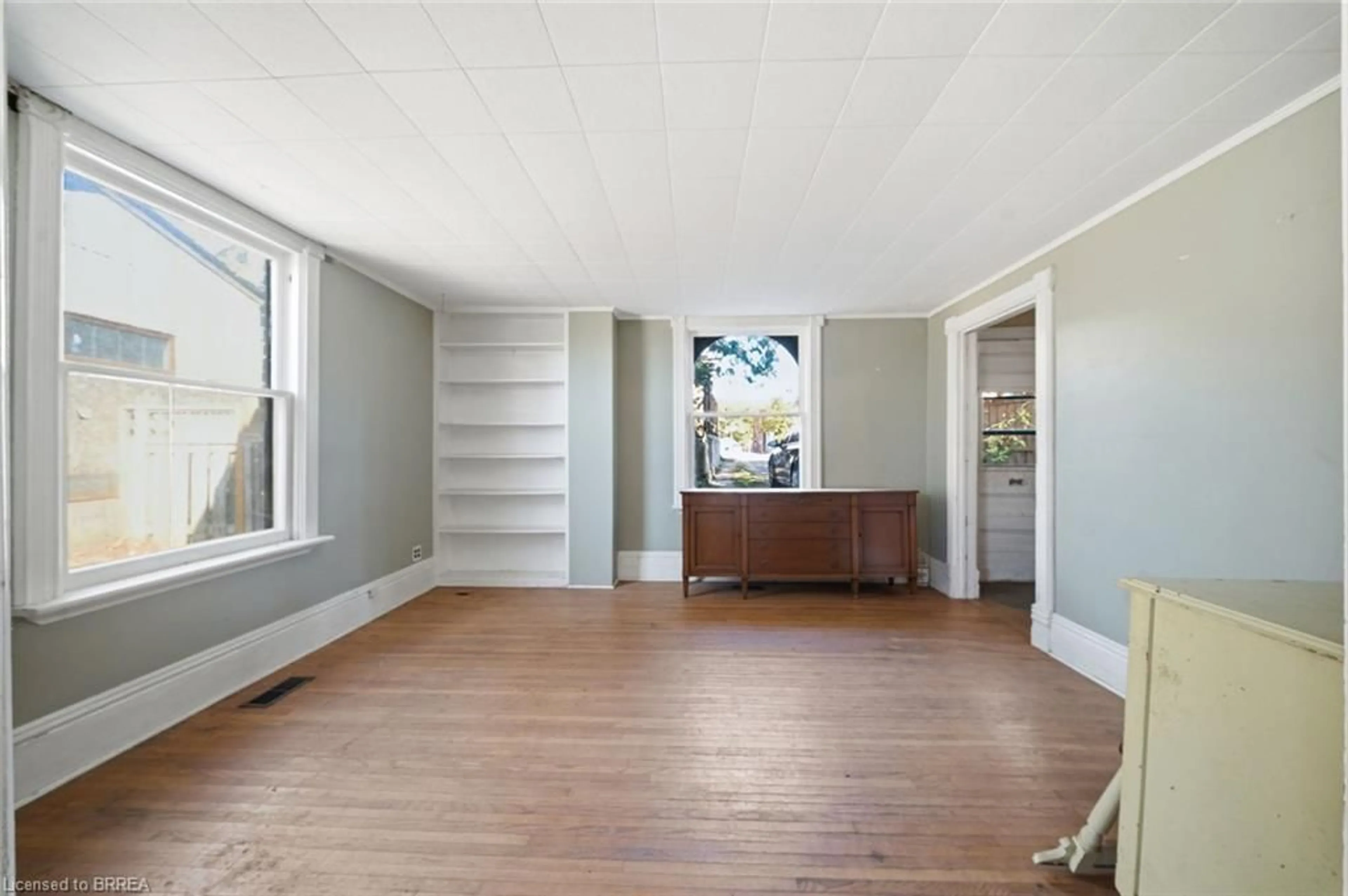 A pic of a room for 16 1/2 Terrace Hill St, Brantford Ontario N3R 1E9