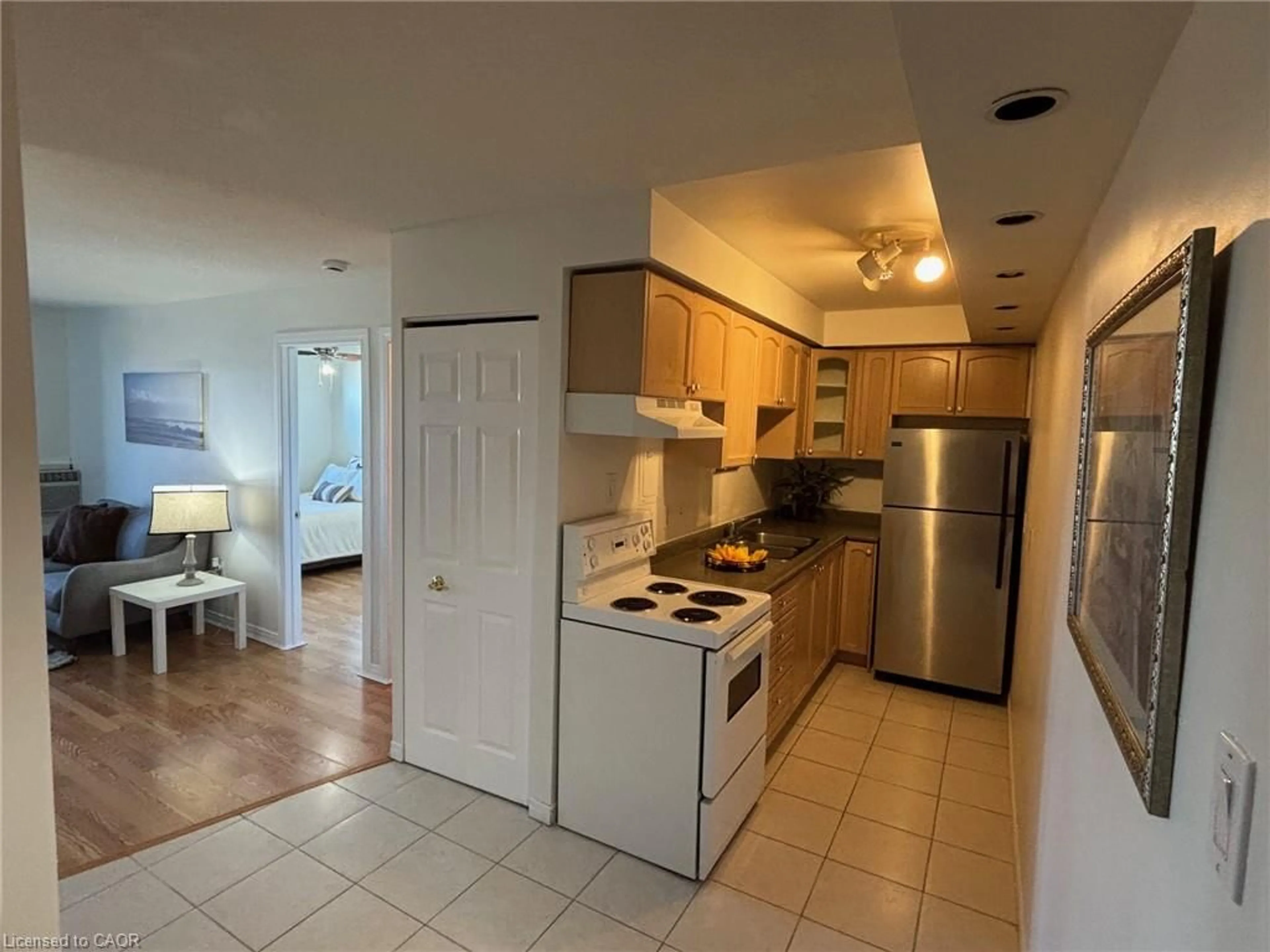Standard kitchen, unknown for 30 Summit Ave #604, Hamilton Ontario L8V 2R8