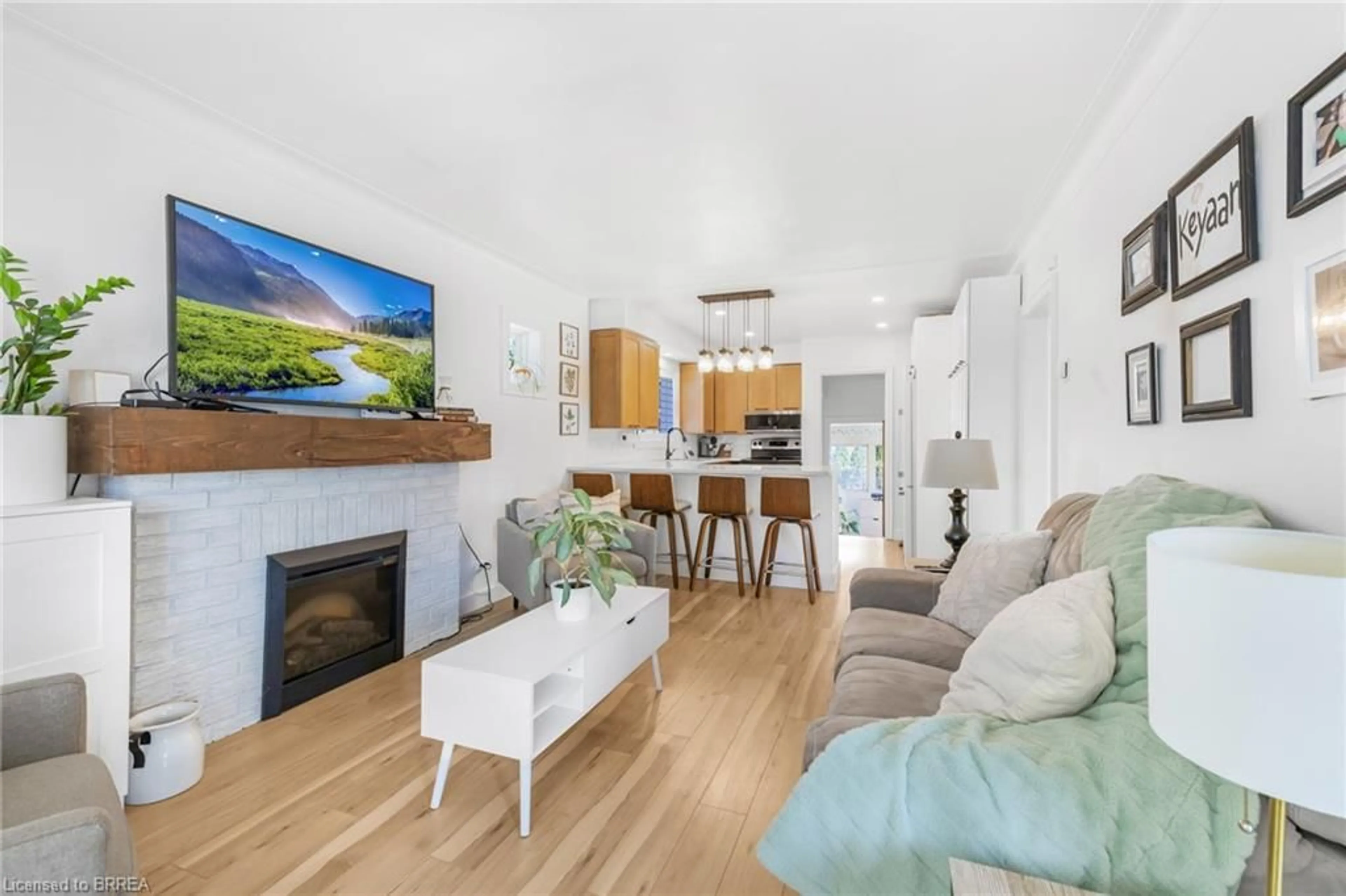Living room with furniture, wood/laminate floor for 12 Patricia St, Brantford Ontario N3T 1W5