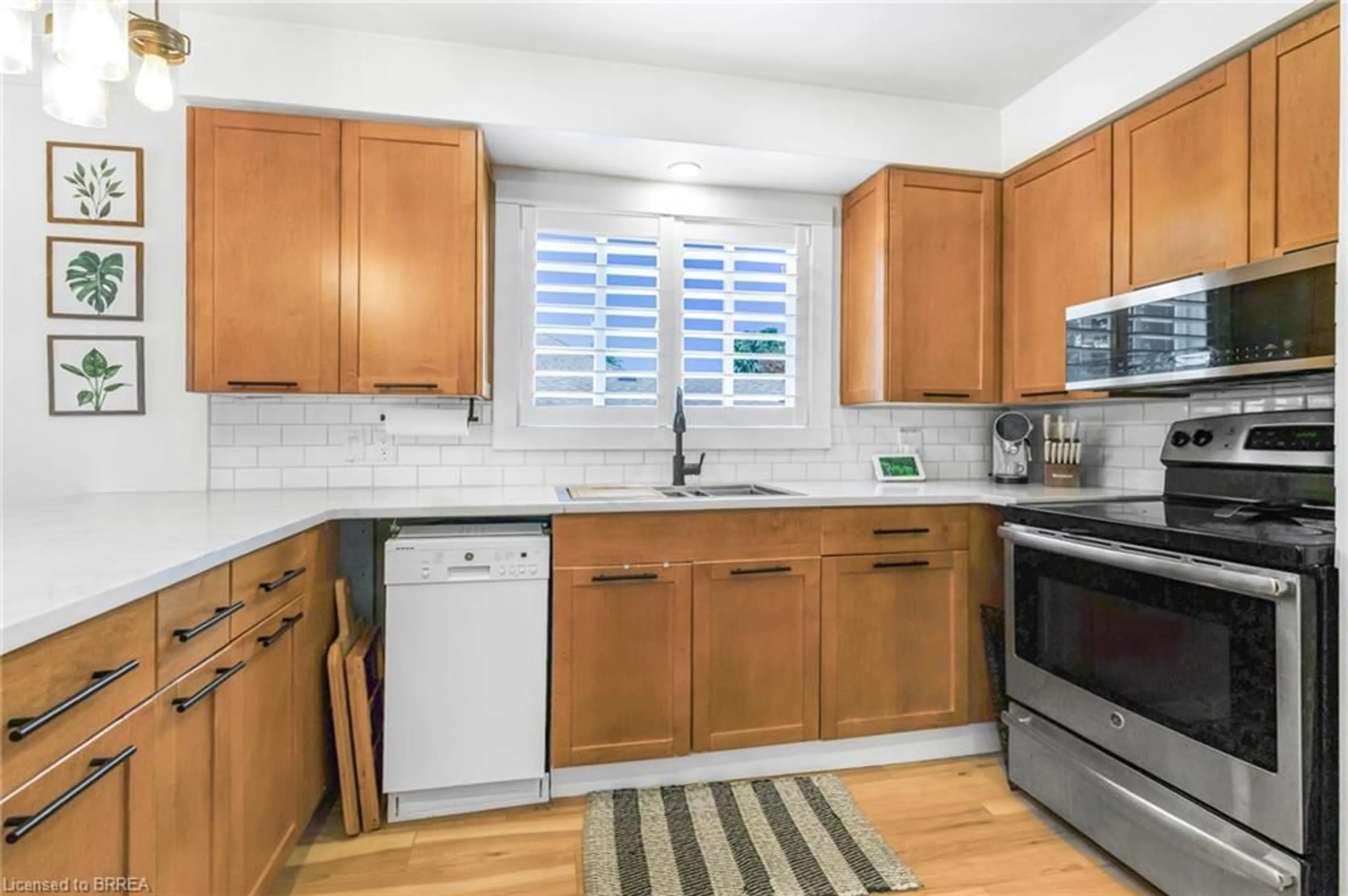 Standard kitchen, unknown for 12 Patricia St, Brantford Ontario N3T 1W5