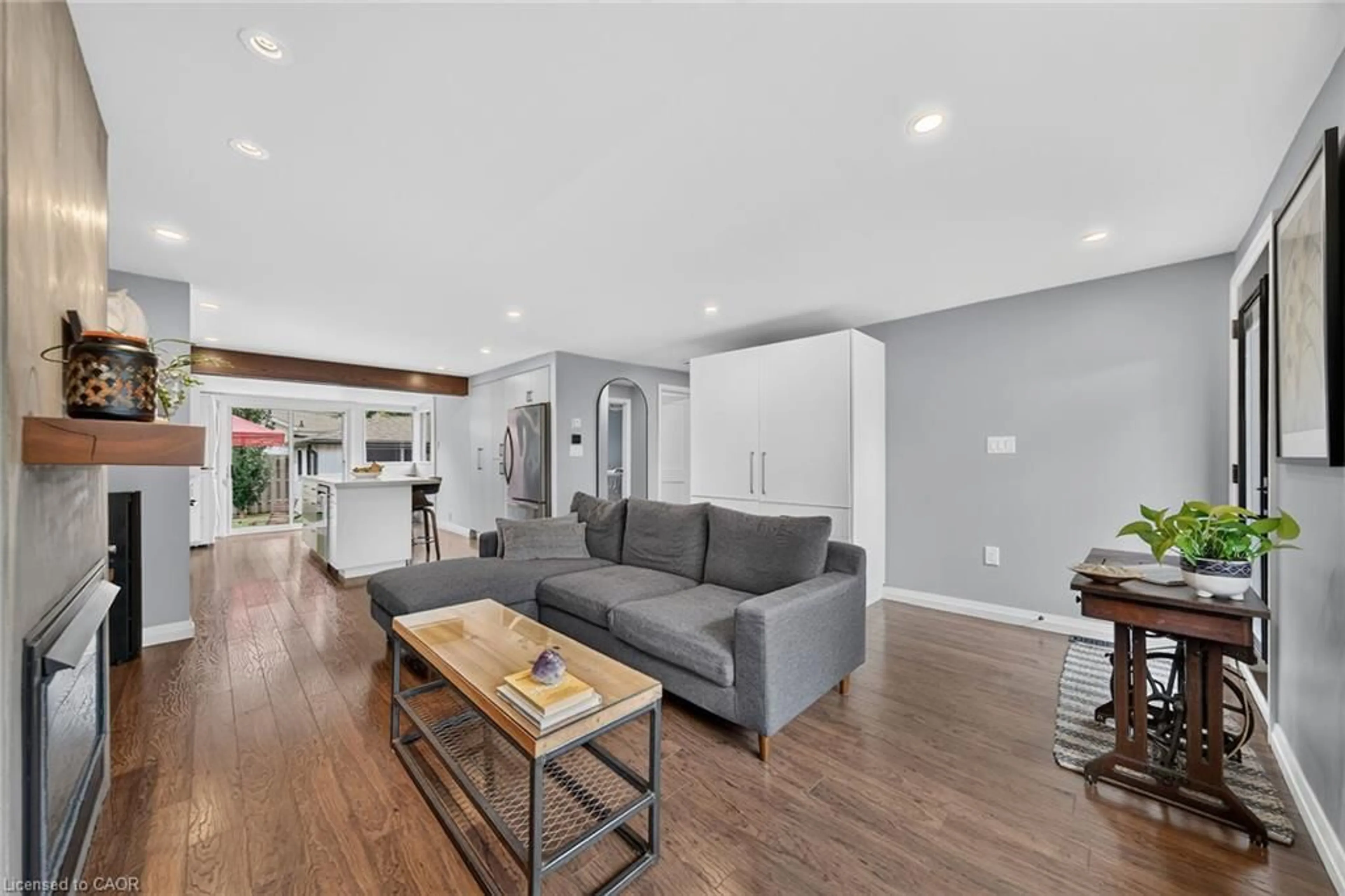 Living room with furniture, unknown for 271 Julian Ave, Hamilton Ontario L8H 5S3