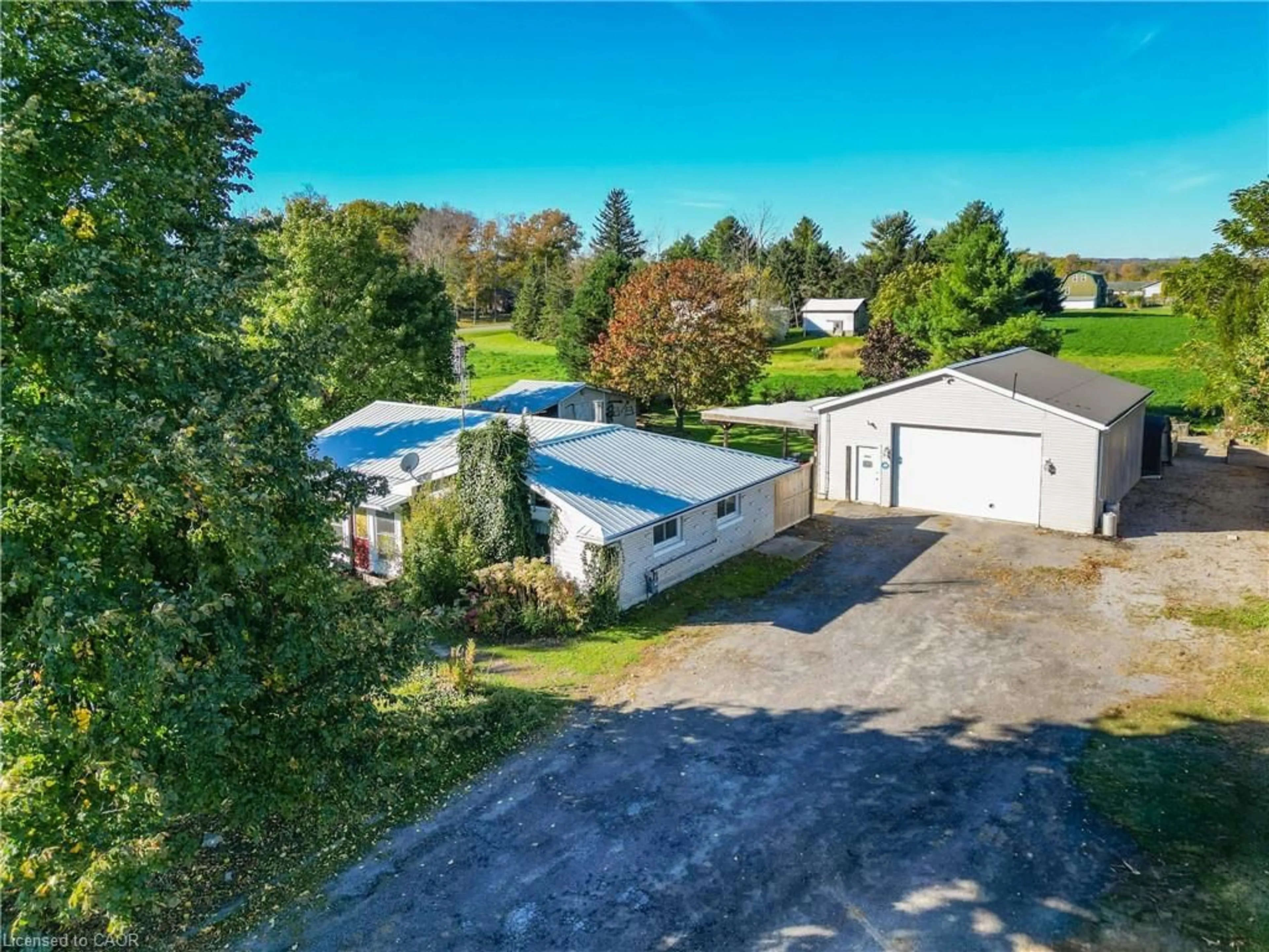 A pic from outside/outdoor area/front of a property/back of a property/a pic from drone, unknown for 4418 Tufford Rd, Beamsville Ontario L3J 1L6