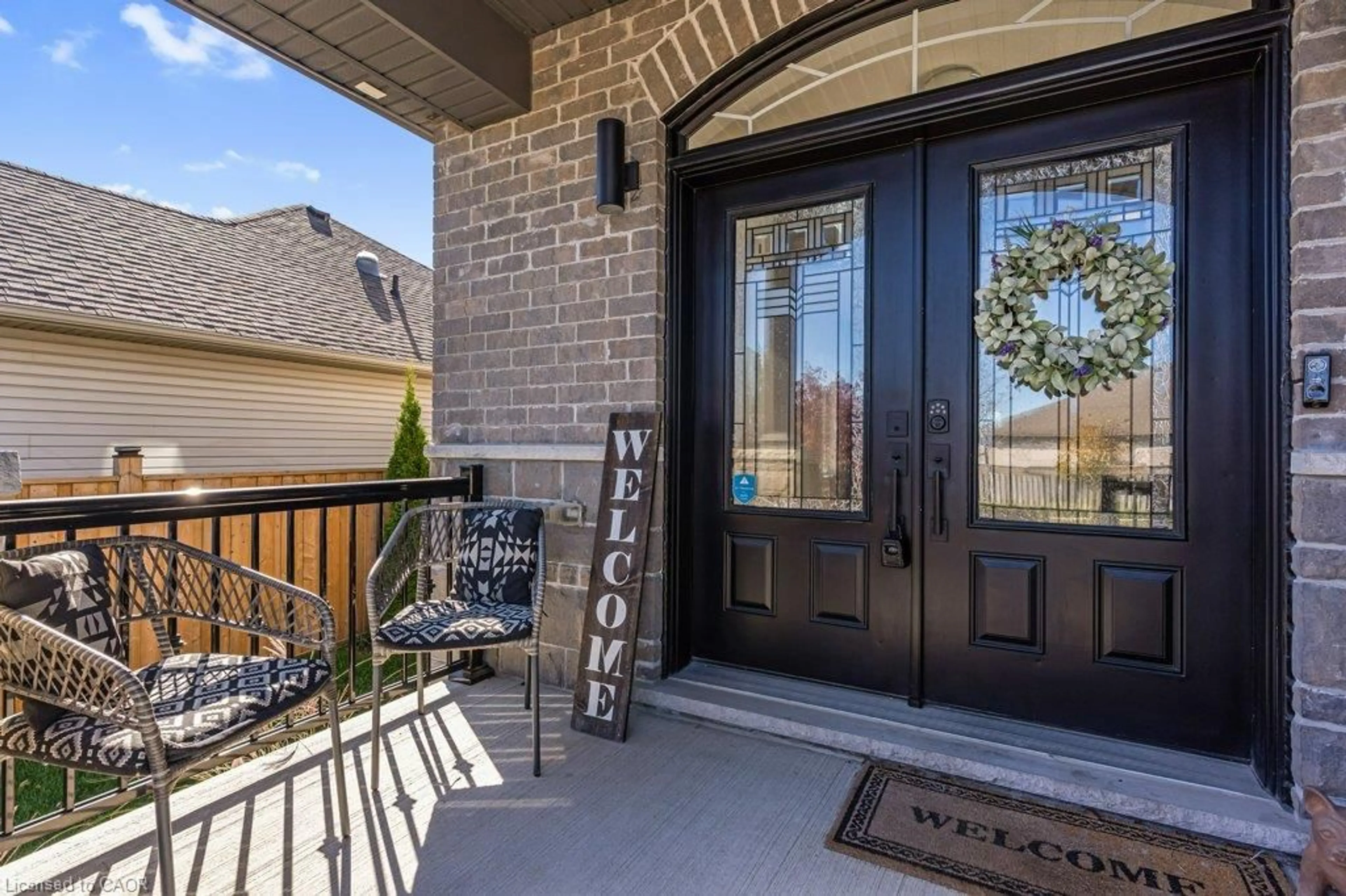Indoor entryway for 27 Irongate Dr, Paris Ontario N3L 4G3