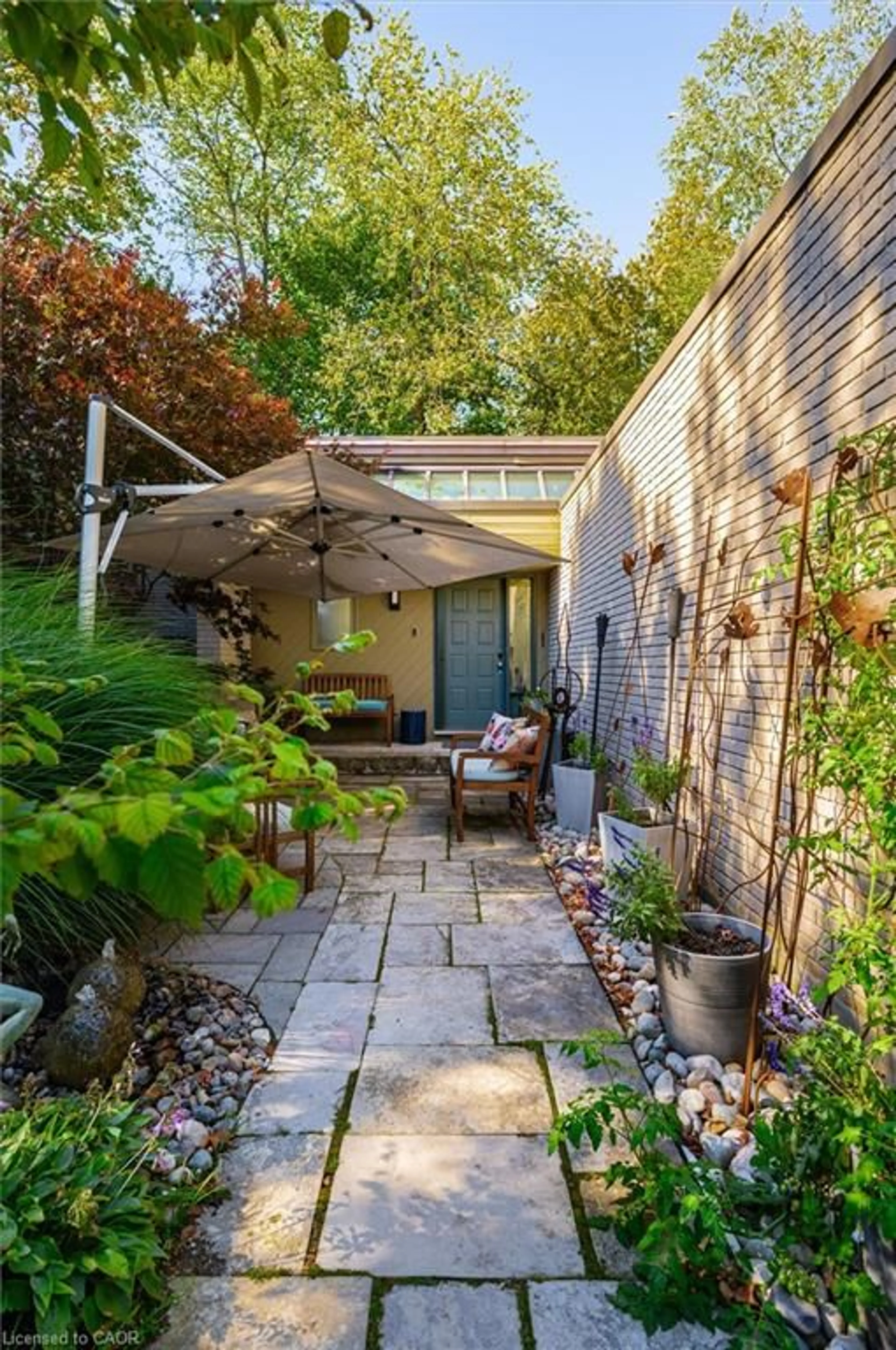 Patio, street for 168 South River Rd, Elora Ontario N0B 1S0