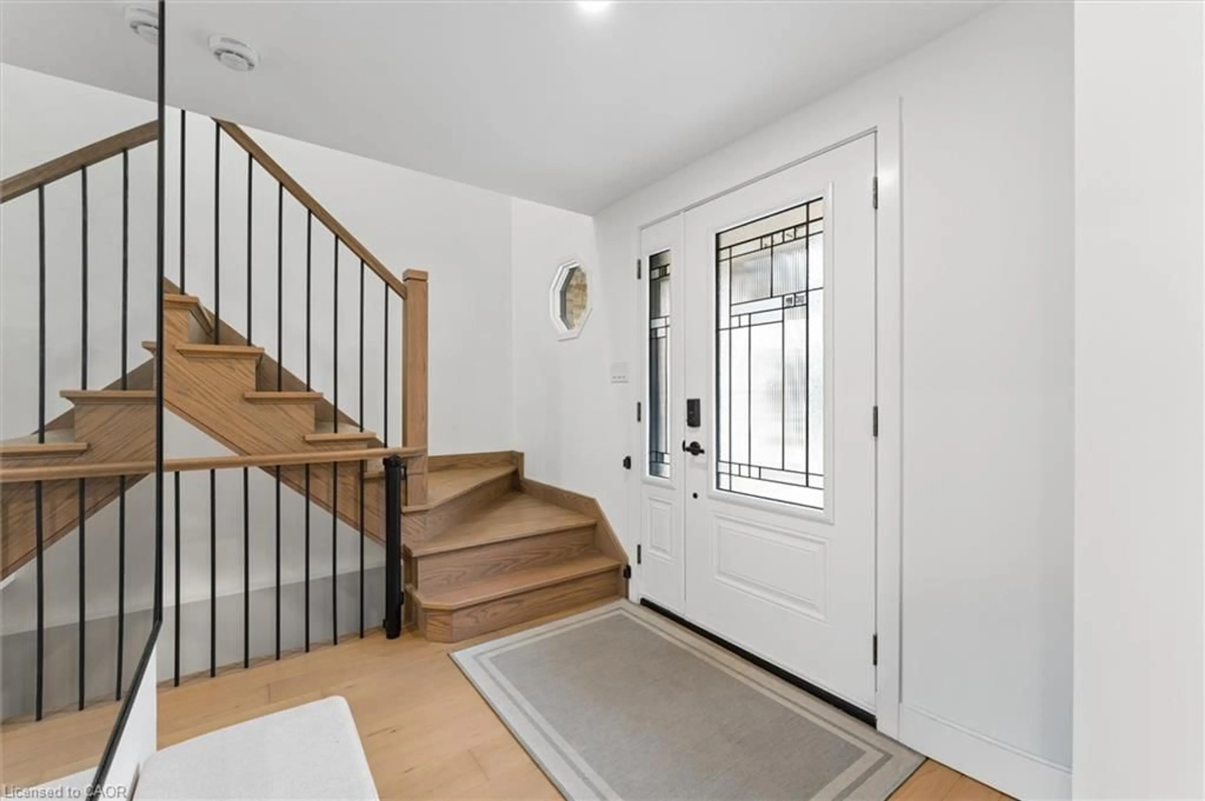 Indoor entryway for 128 Sunpoint Cres, Waterloo Ontario N2V 1V1