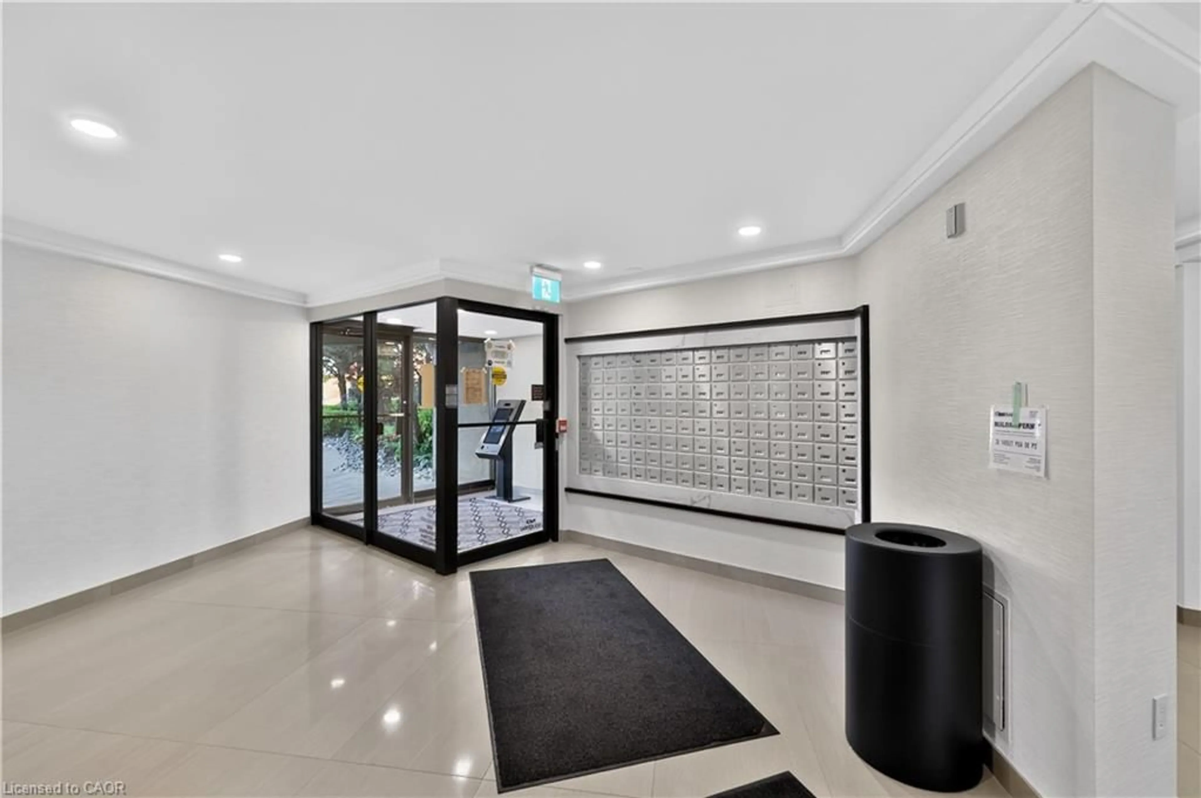 Indoor foyer for 284 Mill Rd #E21, Etobicoke Ontario M9C 4W6