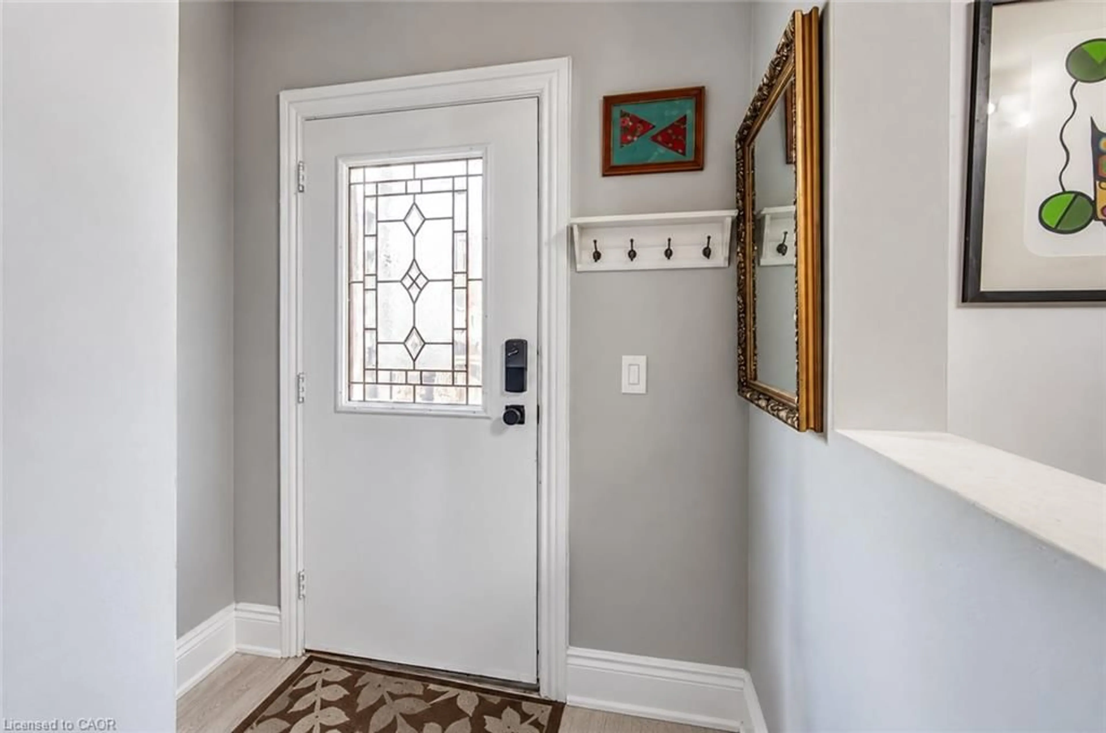 Indoor entryway for 218 Catharine St, Hamilton Ontario L8L 4S6