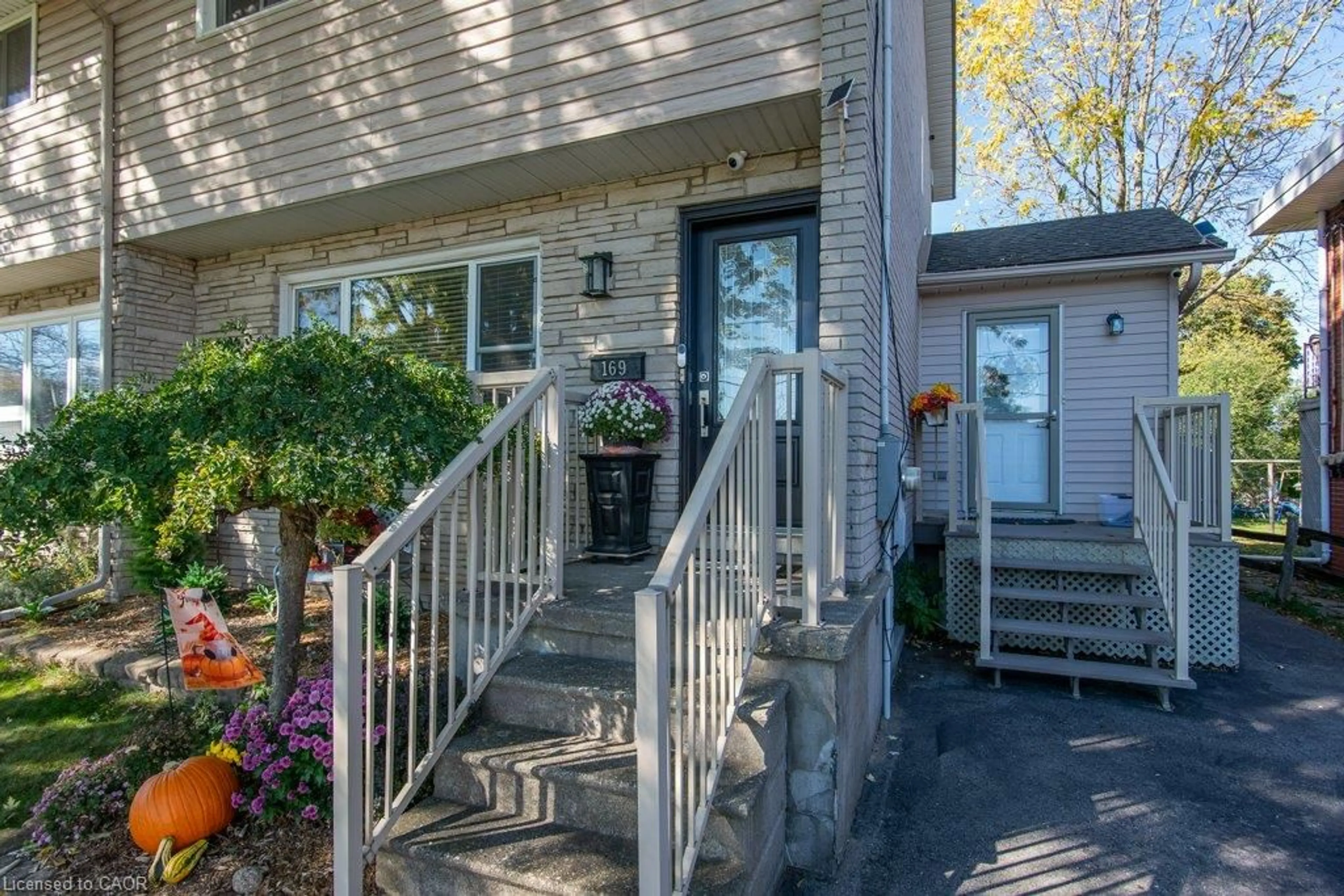 Unknown for 169 Schweitzer St, Kitchener Ontario N2K 1C3