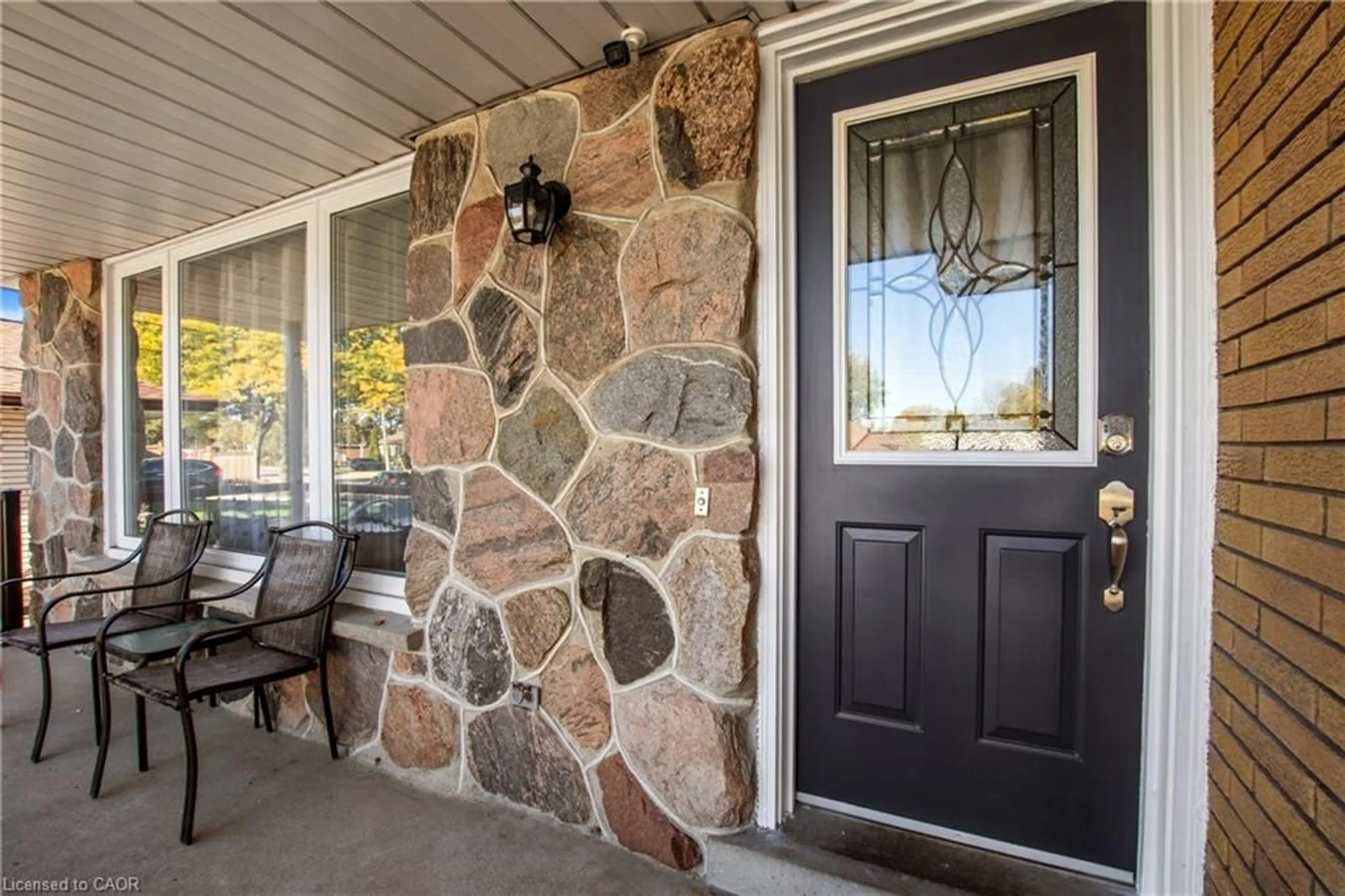 Indoor entryway for 90 June St, Hamilton Ontario L9A 2R7