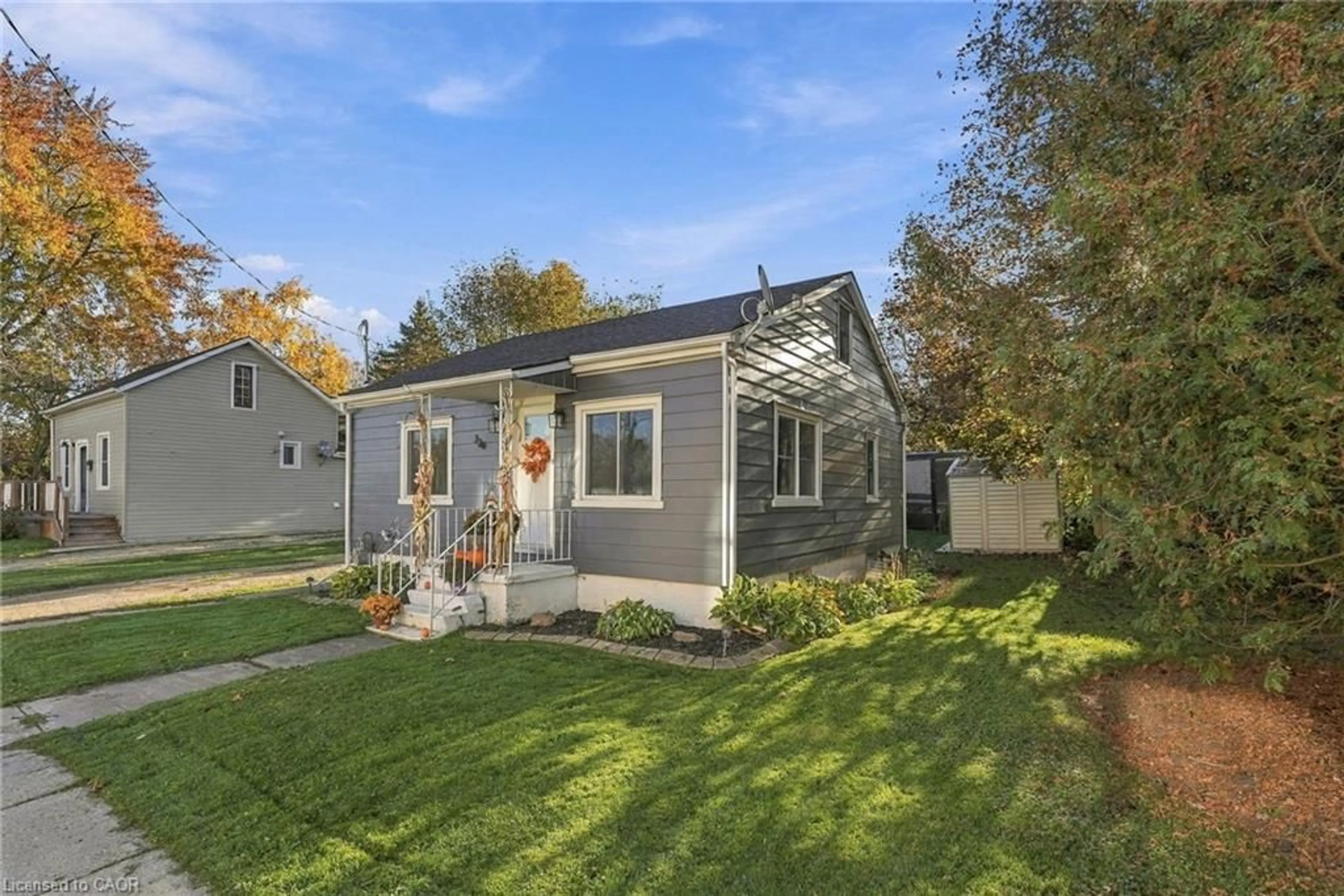 Home with vinyl exterior material, street for 334 Davidson Ave, Listowel Ontario N4W 3A6