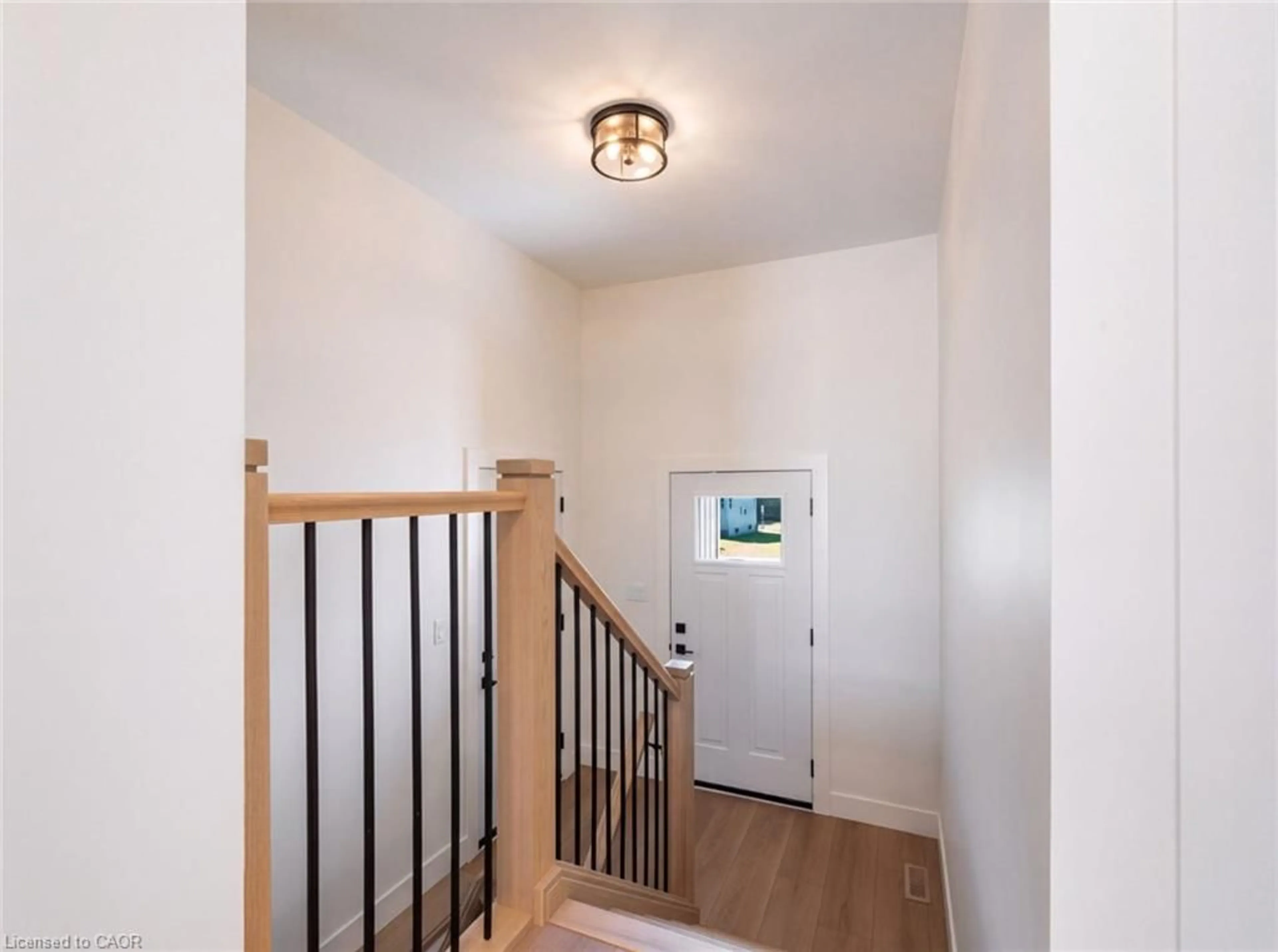 Indoor entryway for 153 Davis St #3, Wardsville Ontario N0L 2N0