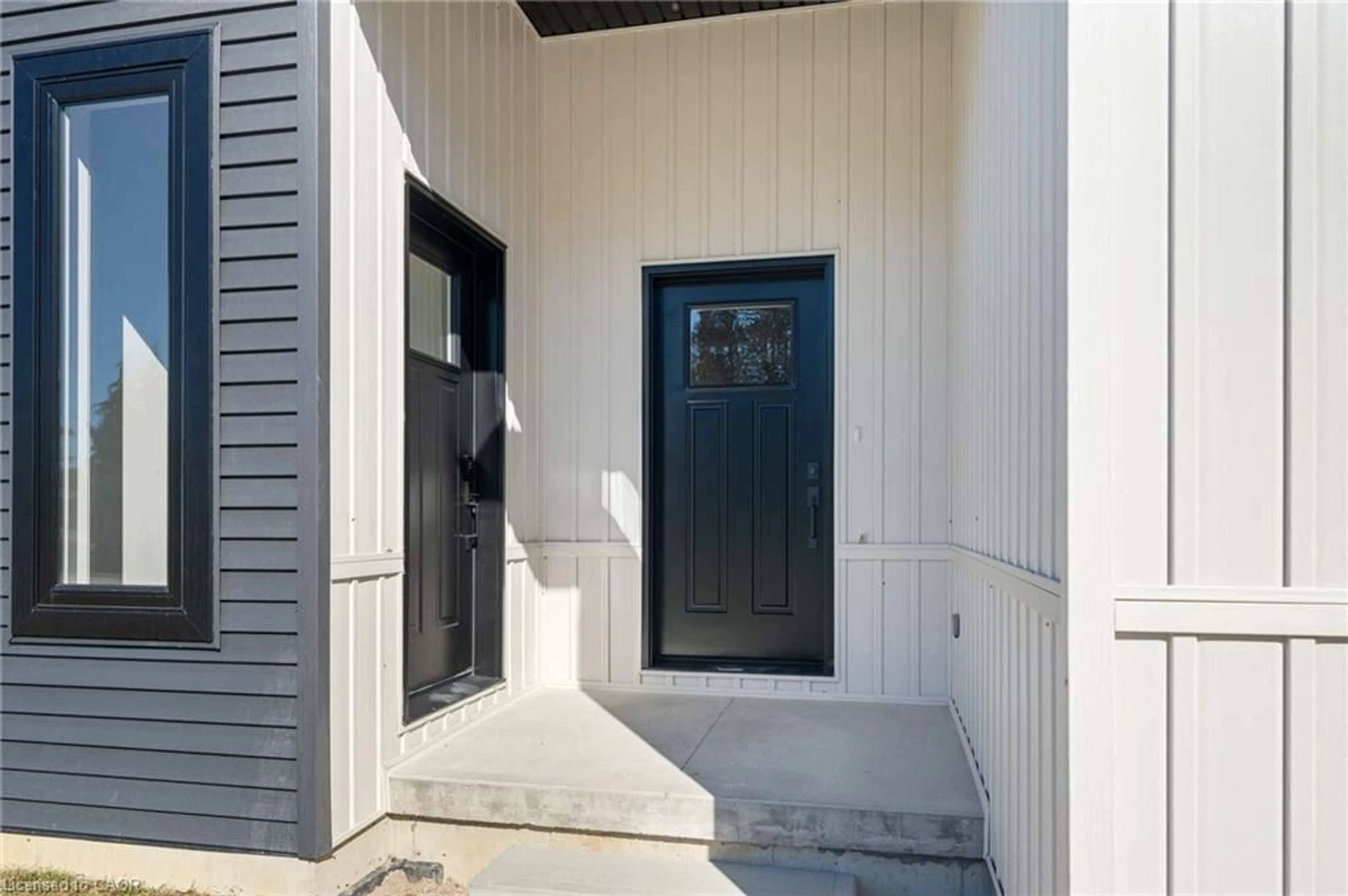 Indoor entryway for 155 Davis St #2, Wardsville Ontario N0L 2N0
