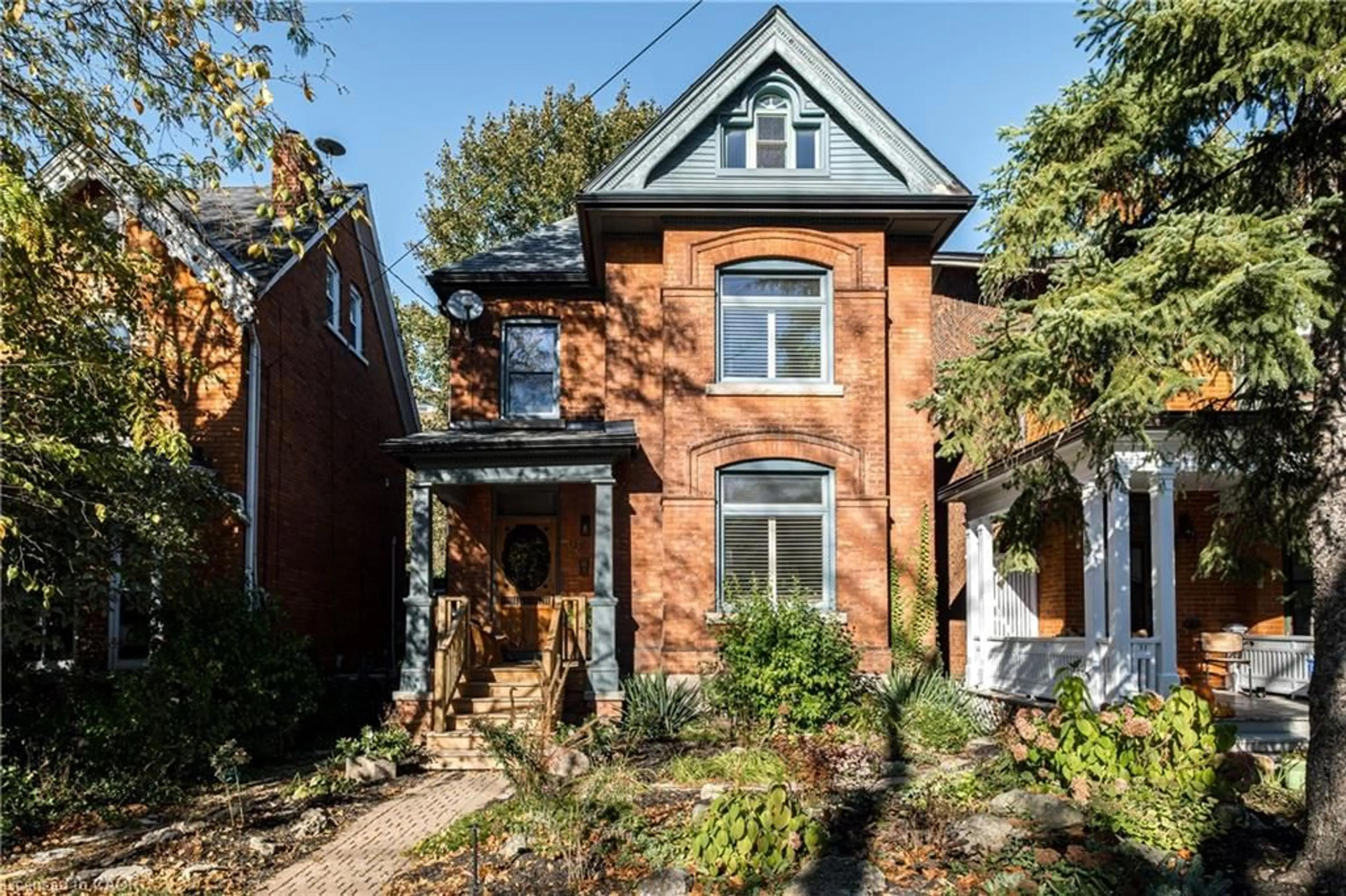 Home with brick exterior material, street for 118 Markland St, Hamilton Ontario L8P 2K1