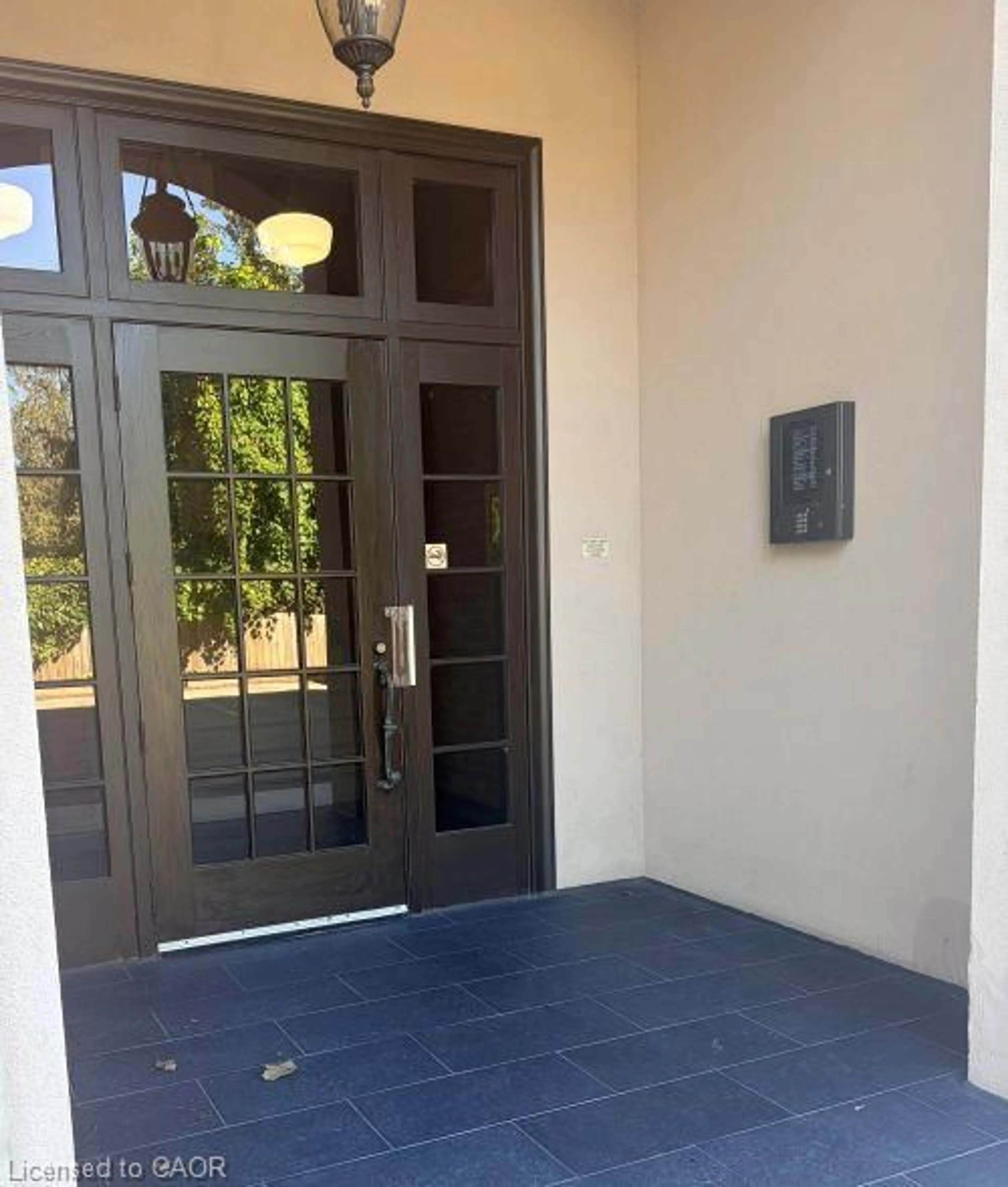 Indoor entryway for 357 Hunter St #22, Hamilton Ontario L8P 1S6