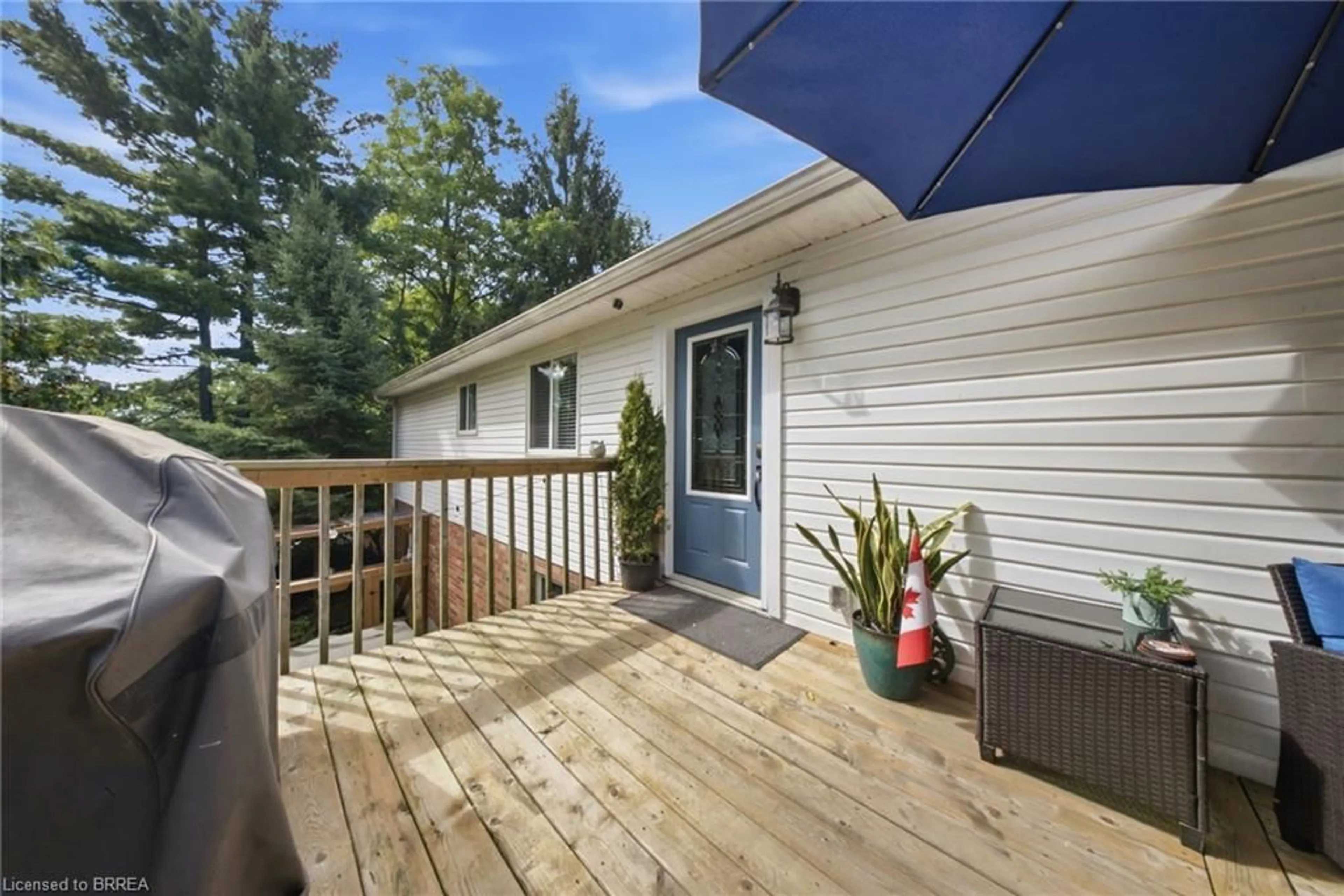 Patio, water/lake/river/ocean view for 11 Dundas St, Paris Ontario N3L 1E9