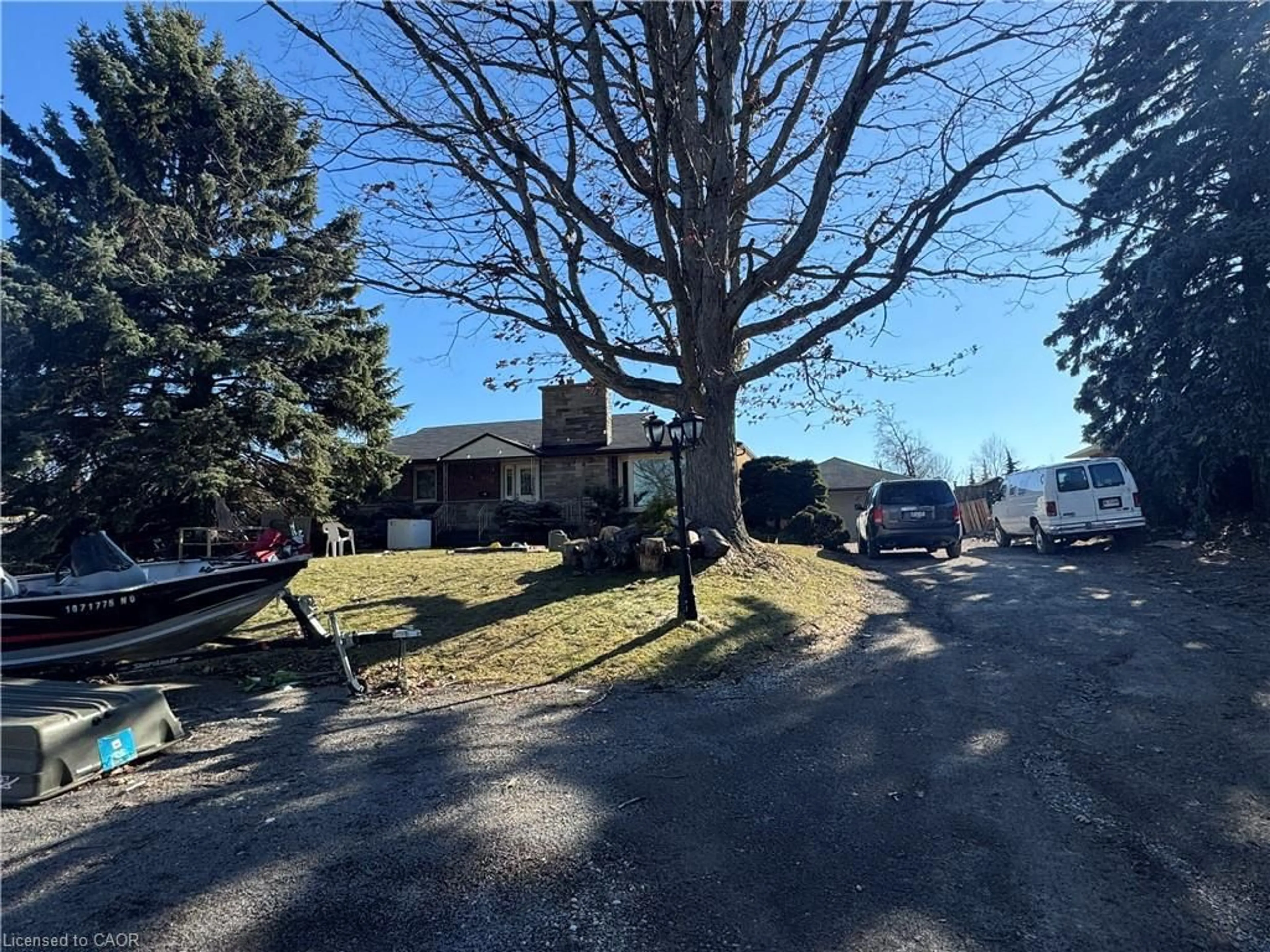 A pic from outside/outdoor area/front of a property/back of a property/a pic from drone, street for 603 Rymal Rd, Hamilton Ontario L9B 1B7