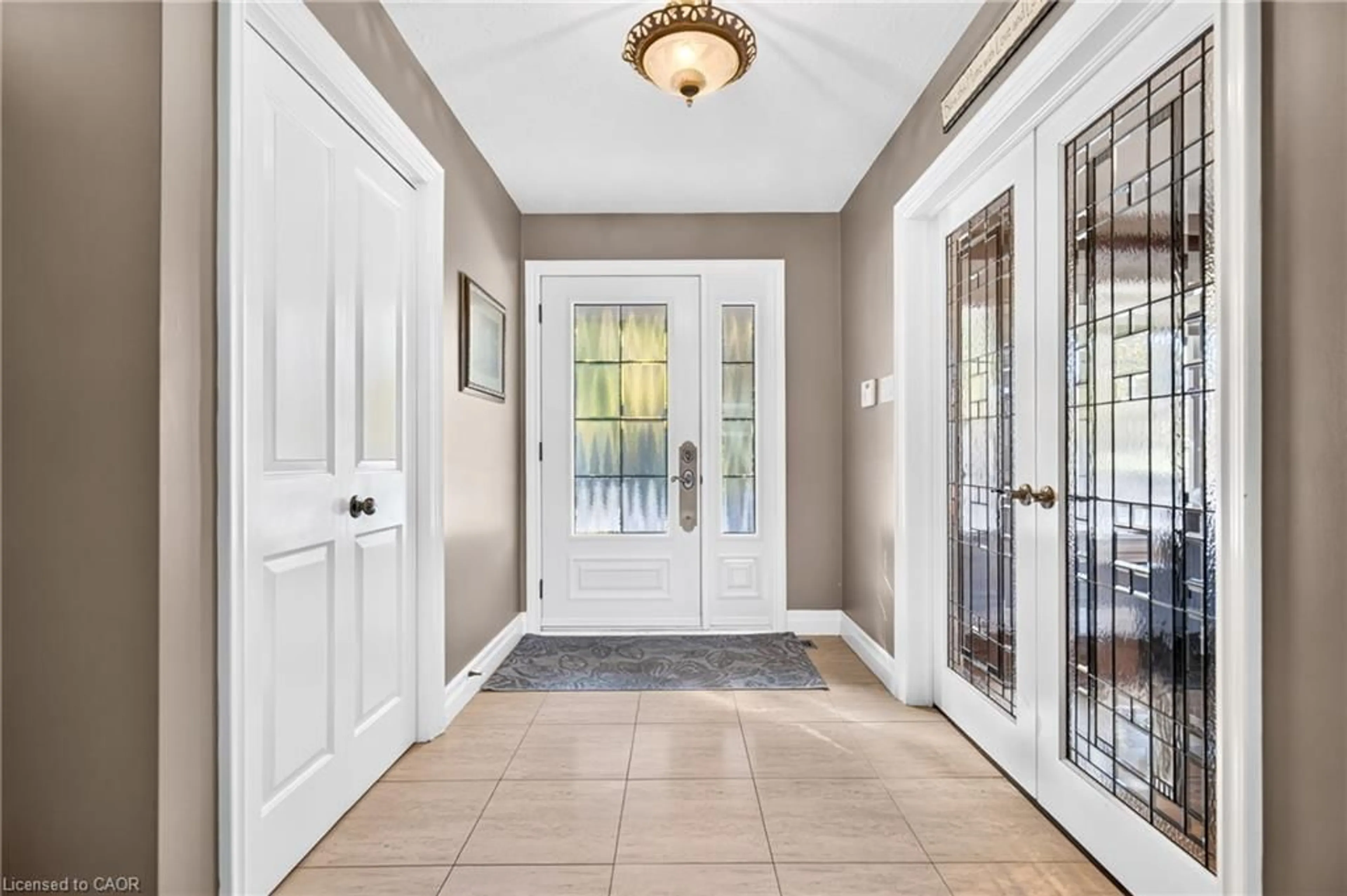 Indoor entryway for 723 Greenhill Ave, Hamilton Ontario L8K 5G2
