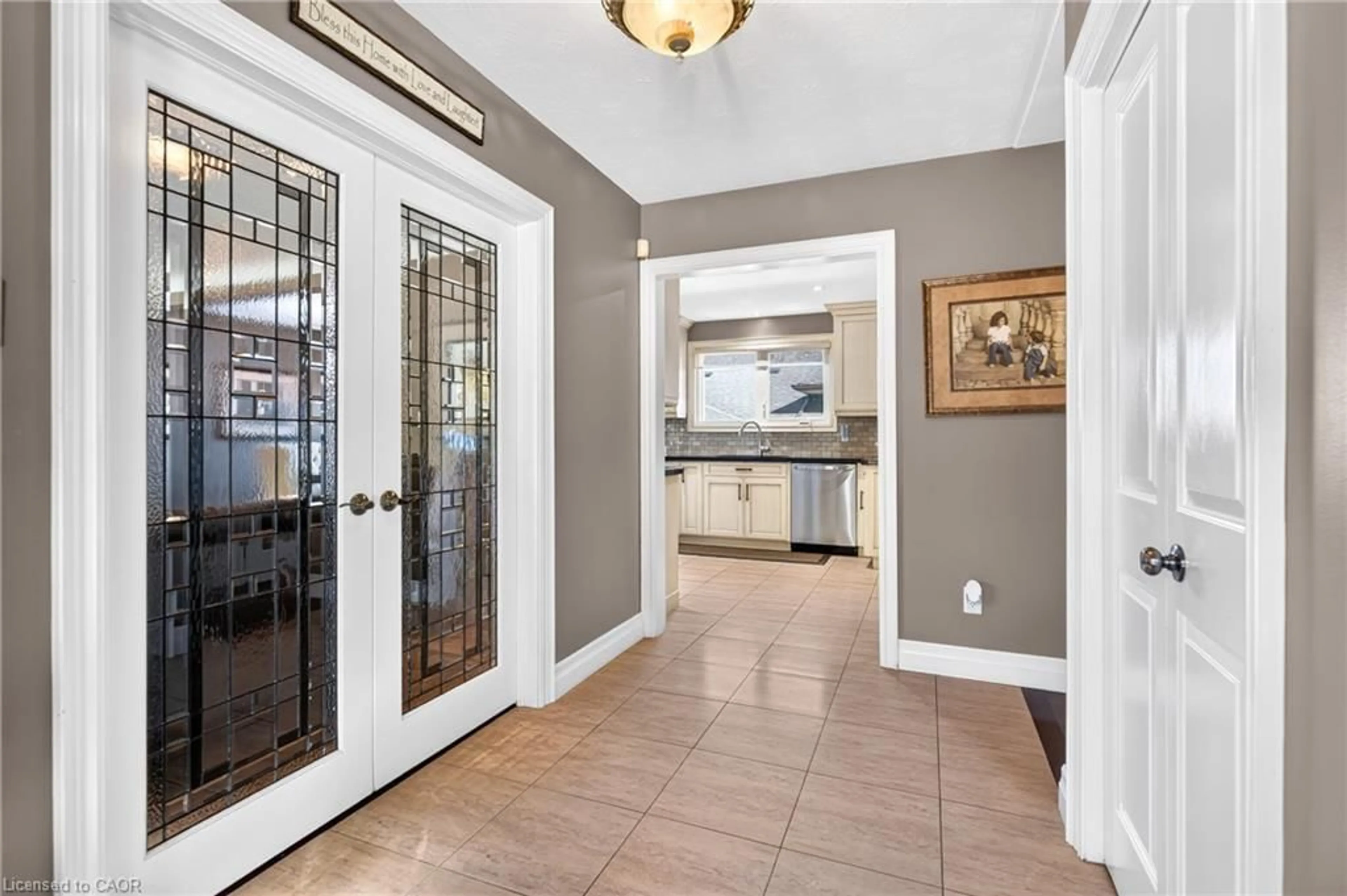 Indoor entryway for 723 Greenhill Ave, Hamilton Ontario L8K 5G2