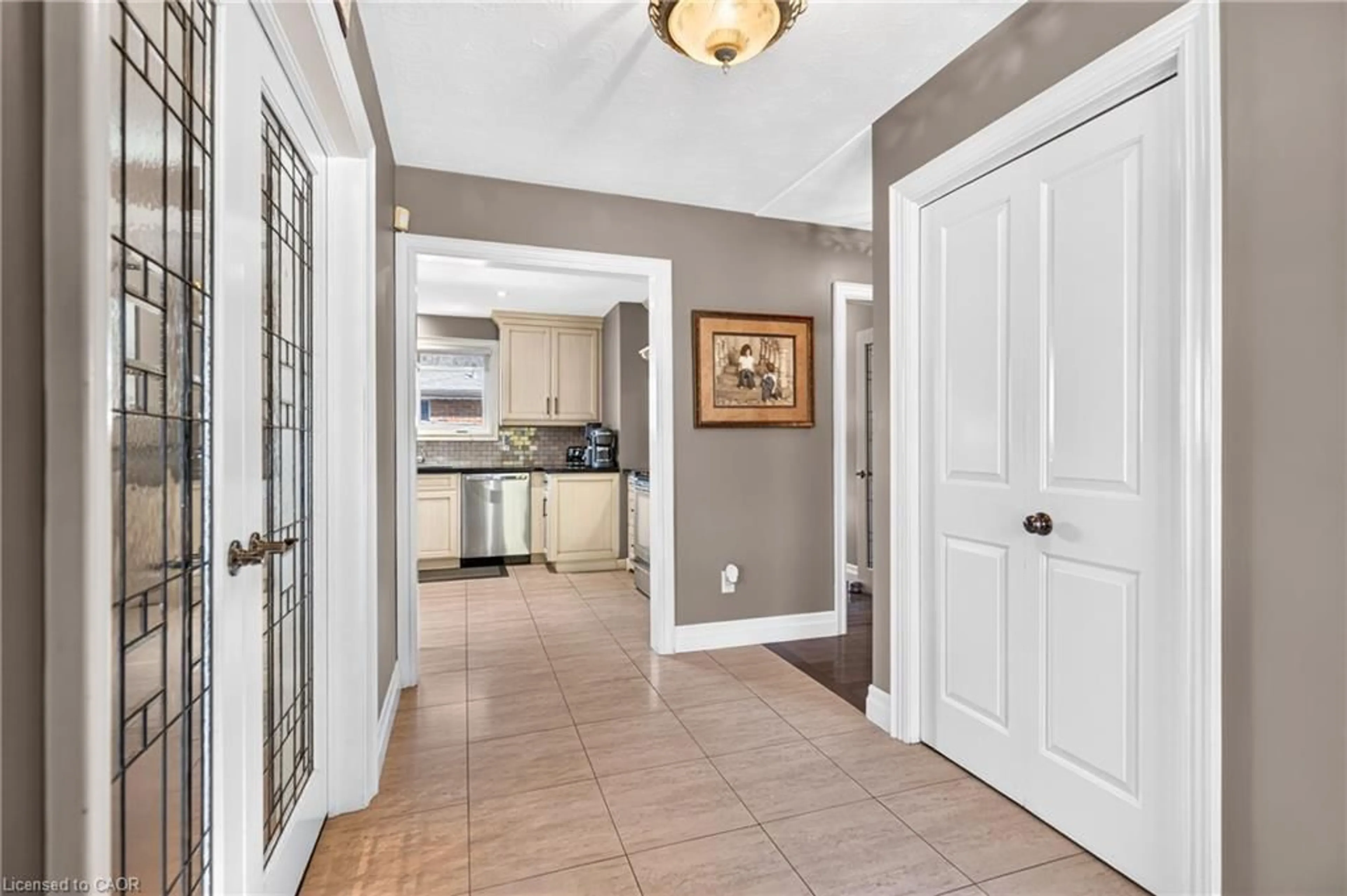 Indoor entryway for 723 Greenhill Ave, Hamilton Ontario L8K 5G2
