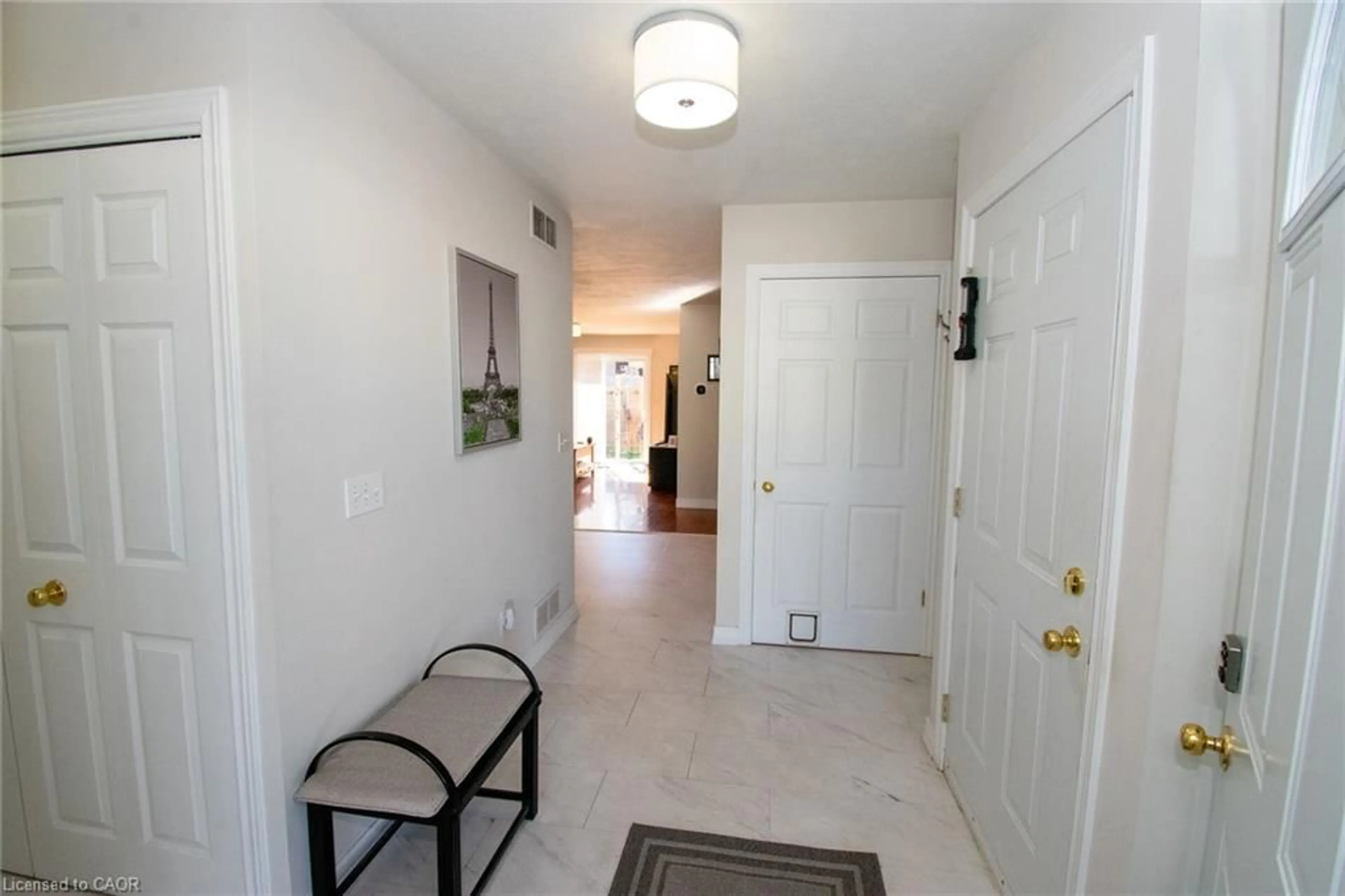 Indoor entryway for 124 Forest St, Dunnville Ontario N1A 1C1