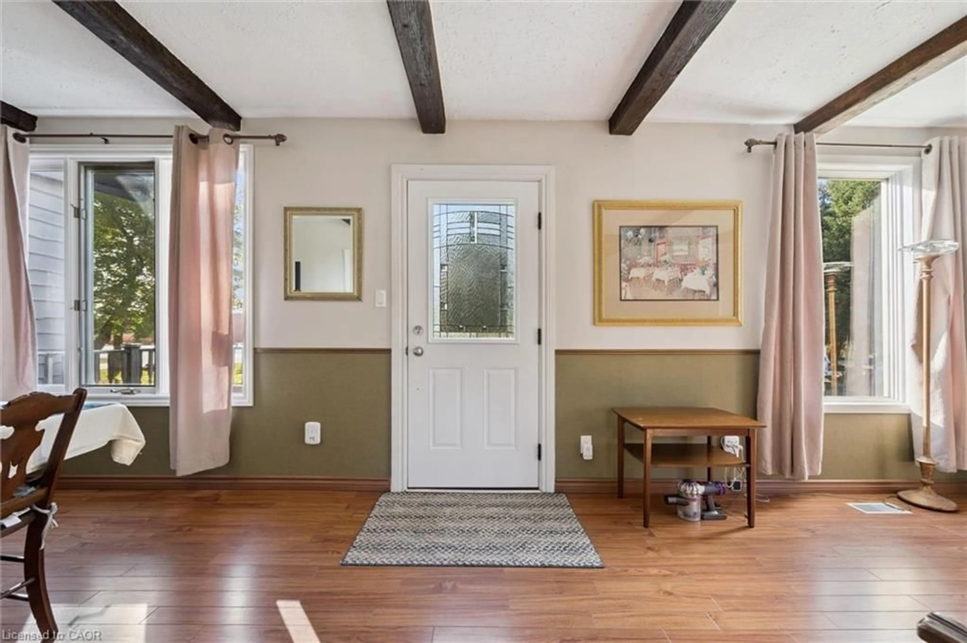 Indoor entryway for 1611 Morrison Rd, Cambridge Ontario N1R 5S2
