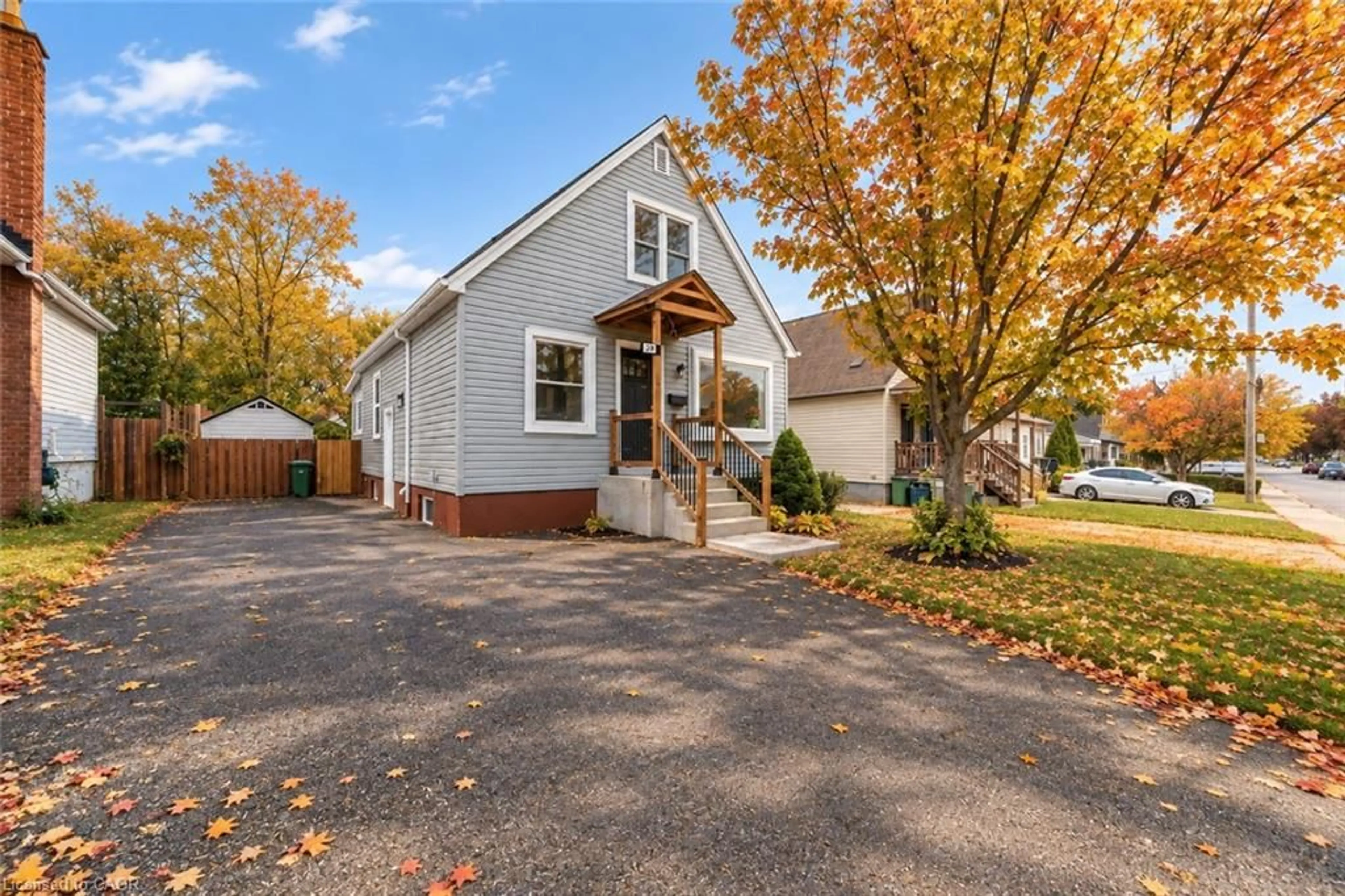 Home with vinyl exterior material, street for 294 East 28th St, Hamilton Ontario L8V 3J3