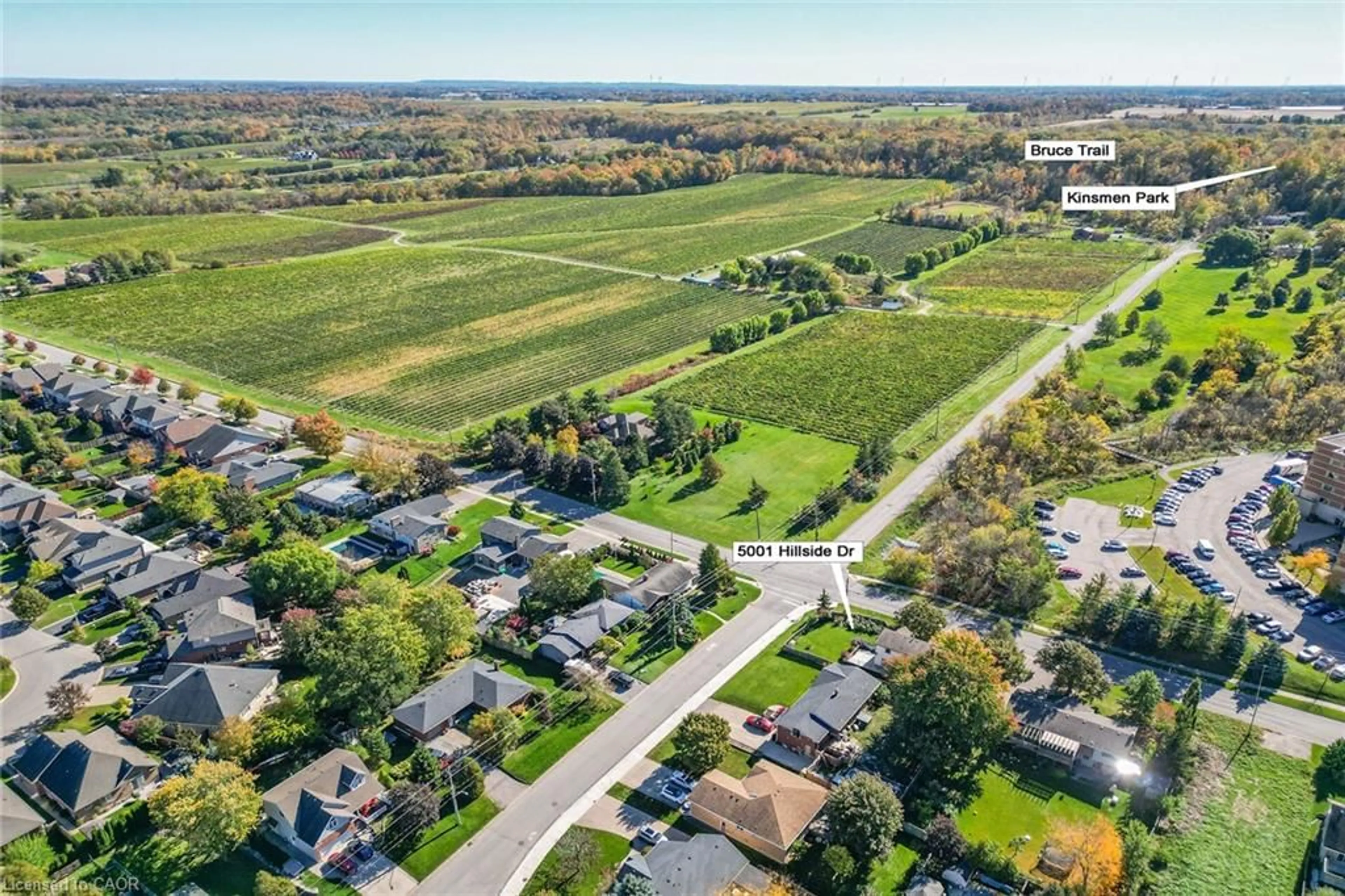A pic from outside/outdoor area/front of a property/back of a property/a pic from drone, street for 5001 Hillside Dr, Beamsville Ontario L3J 0L1