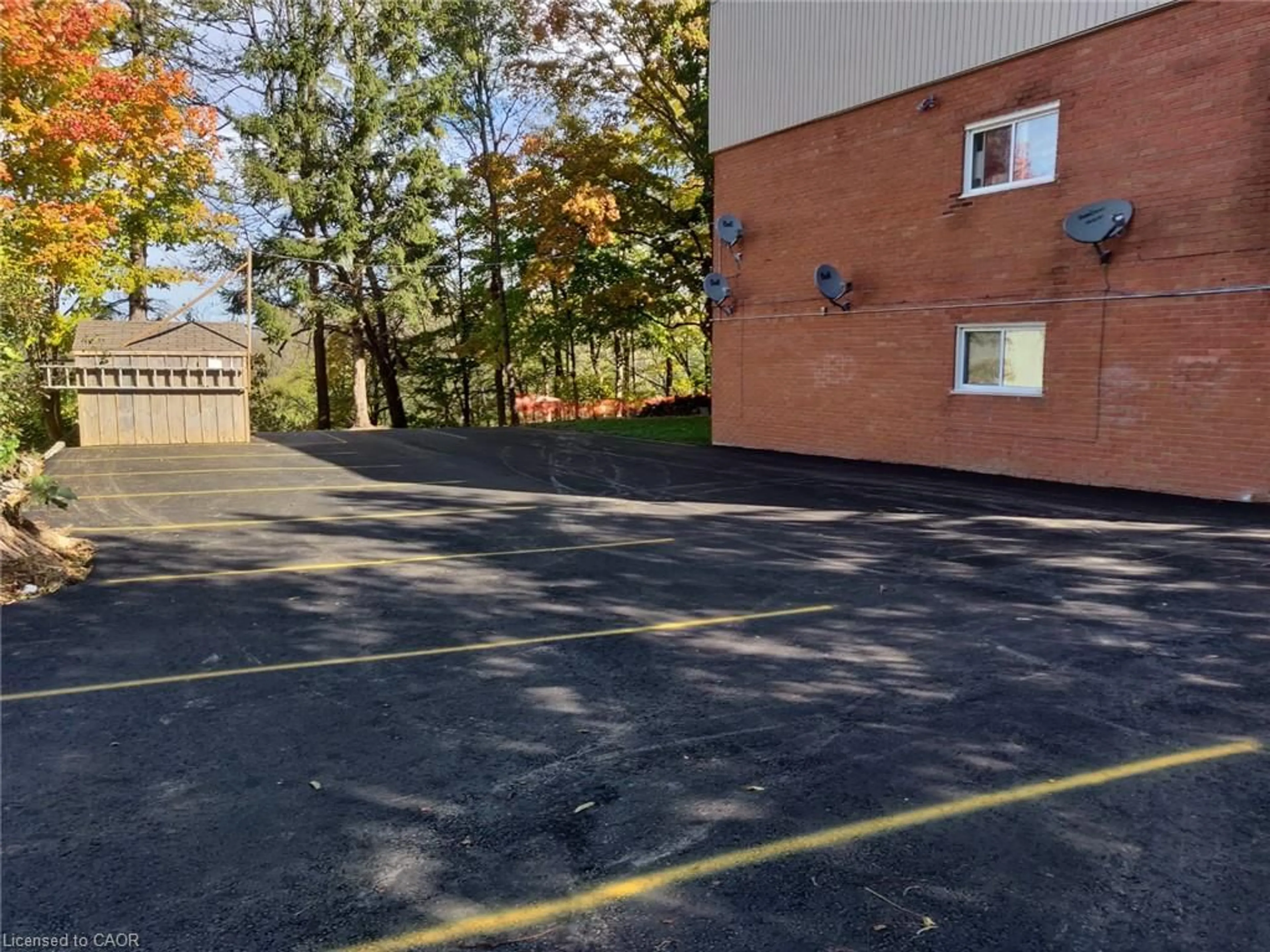 A pic from outside/outdoor area/front of a property/back of a property/a pic from drone, street for 44 Jackson St, St. Thomas Ontario N5P 2R9
