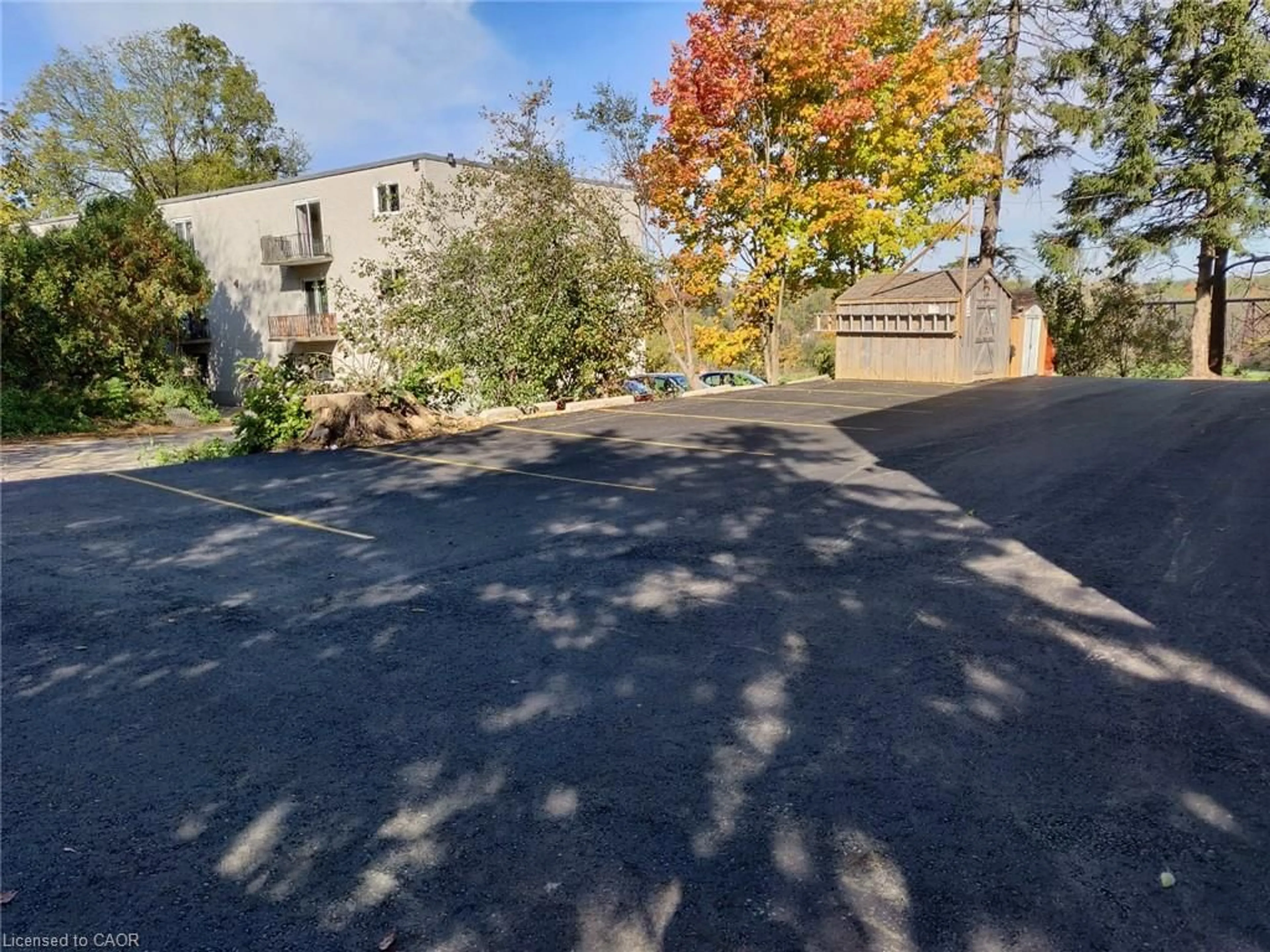 A pic from outside/outdoor area/front of a property/back of a property/a pic from drone, street for 44 Jackson St, St. Thomas Ontario N5P 2R9