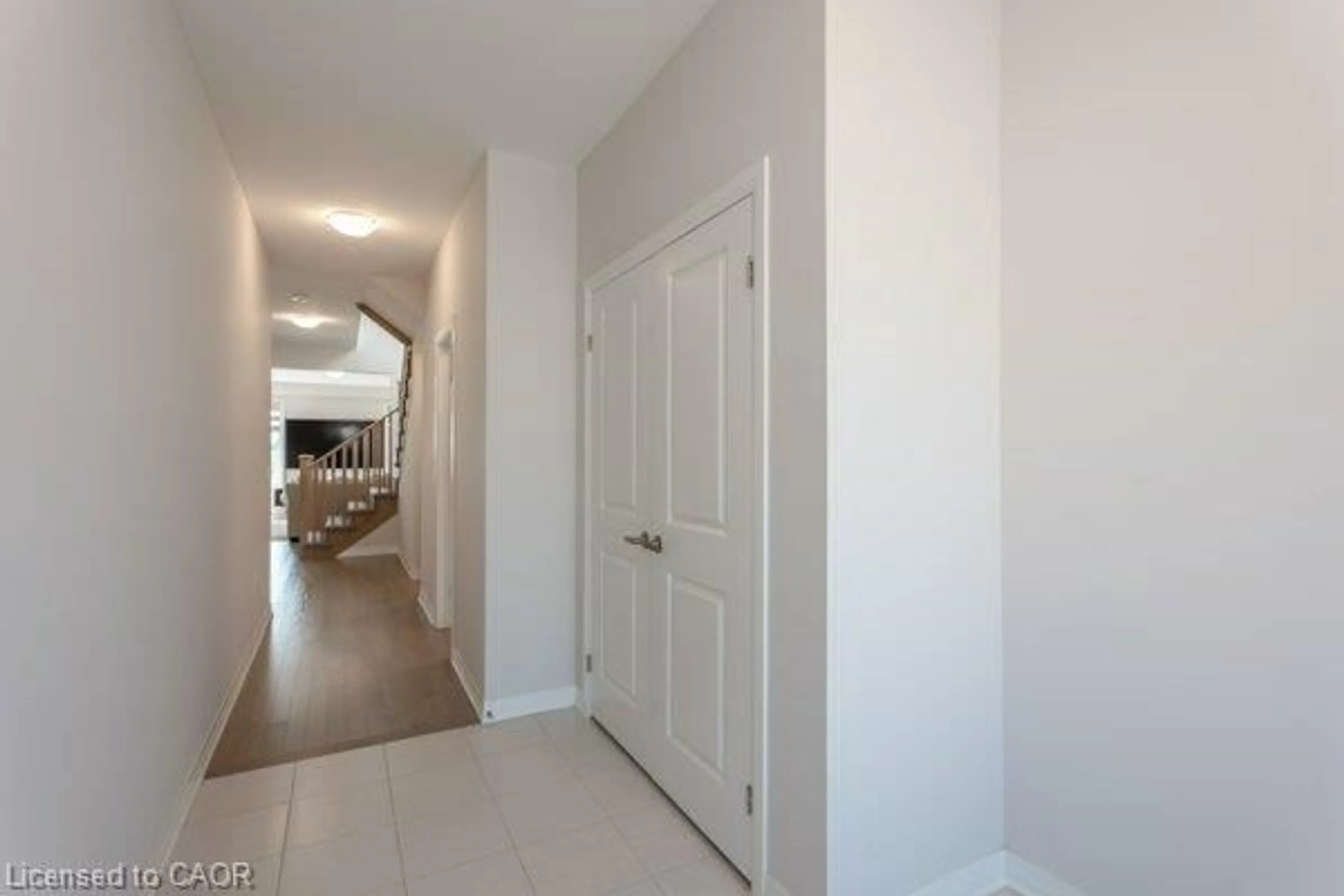Indoor entryway for 69 Mary Watson St, North Dumfries Ontario N0B 1E0