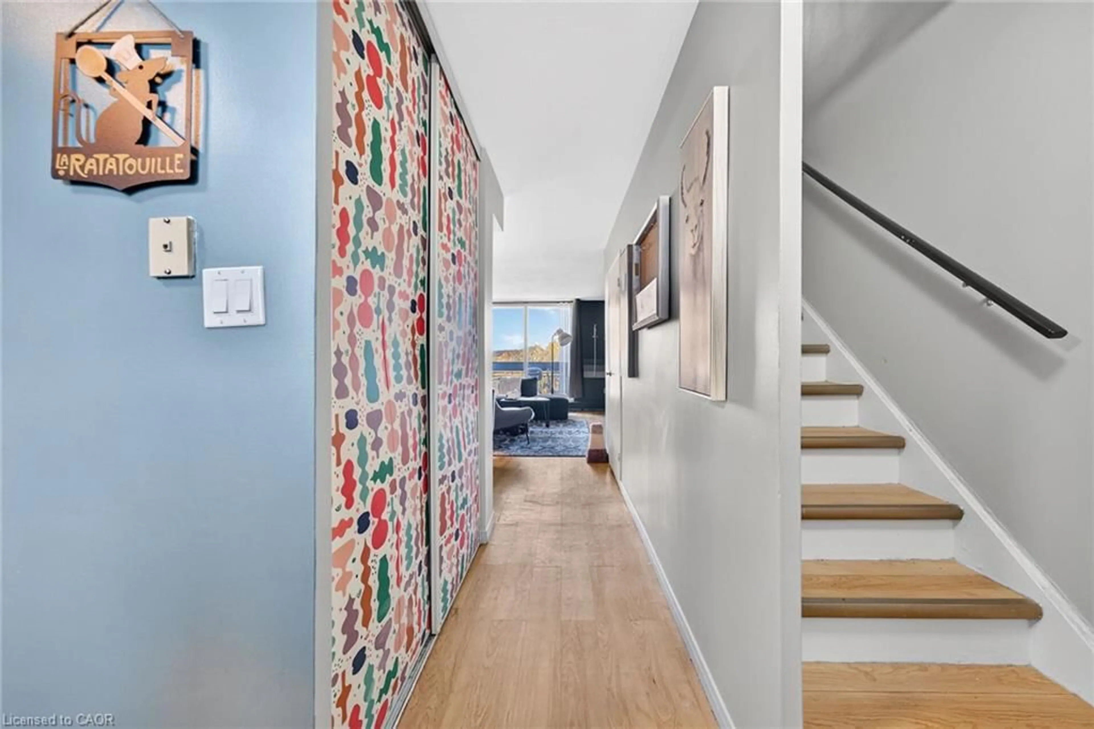 Indoor entryway for 350 Quigley Rd #543, Hamilton Ontario L8K 5N2