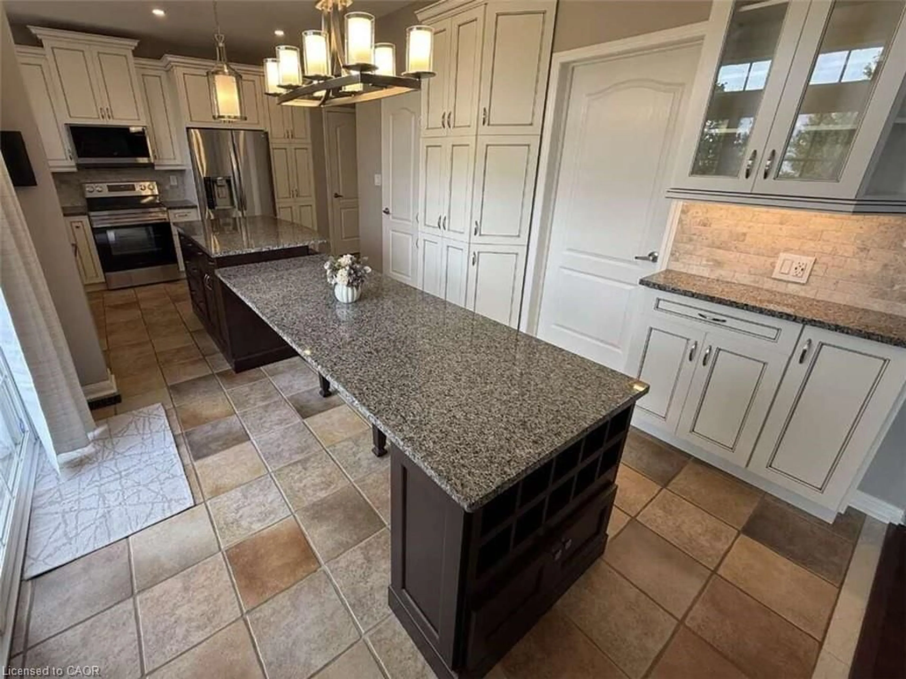 Contemporary kitchen, ceramic/tile floor for 5673 Roseville Crt, Burlington Ontario L7L 6V4
