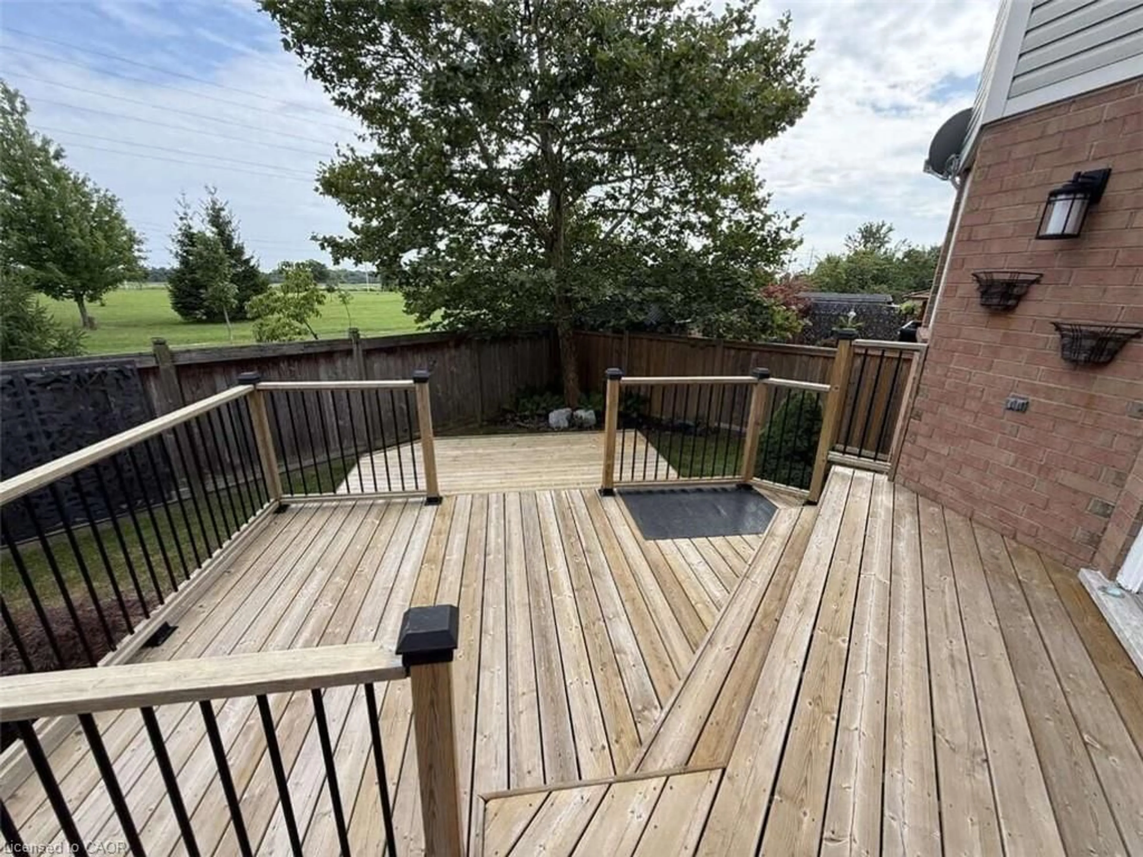 Patio, unknown for 5673 Roseville Crt, Burlington Ontario L7L 6V4