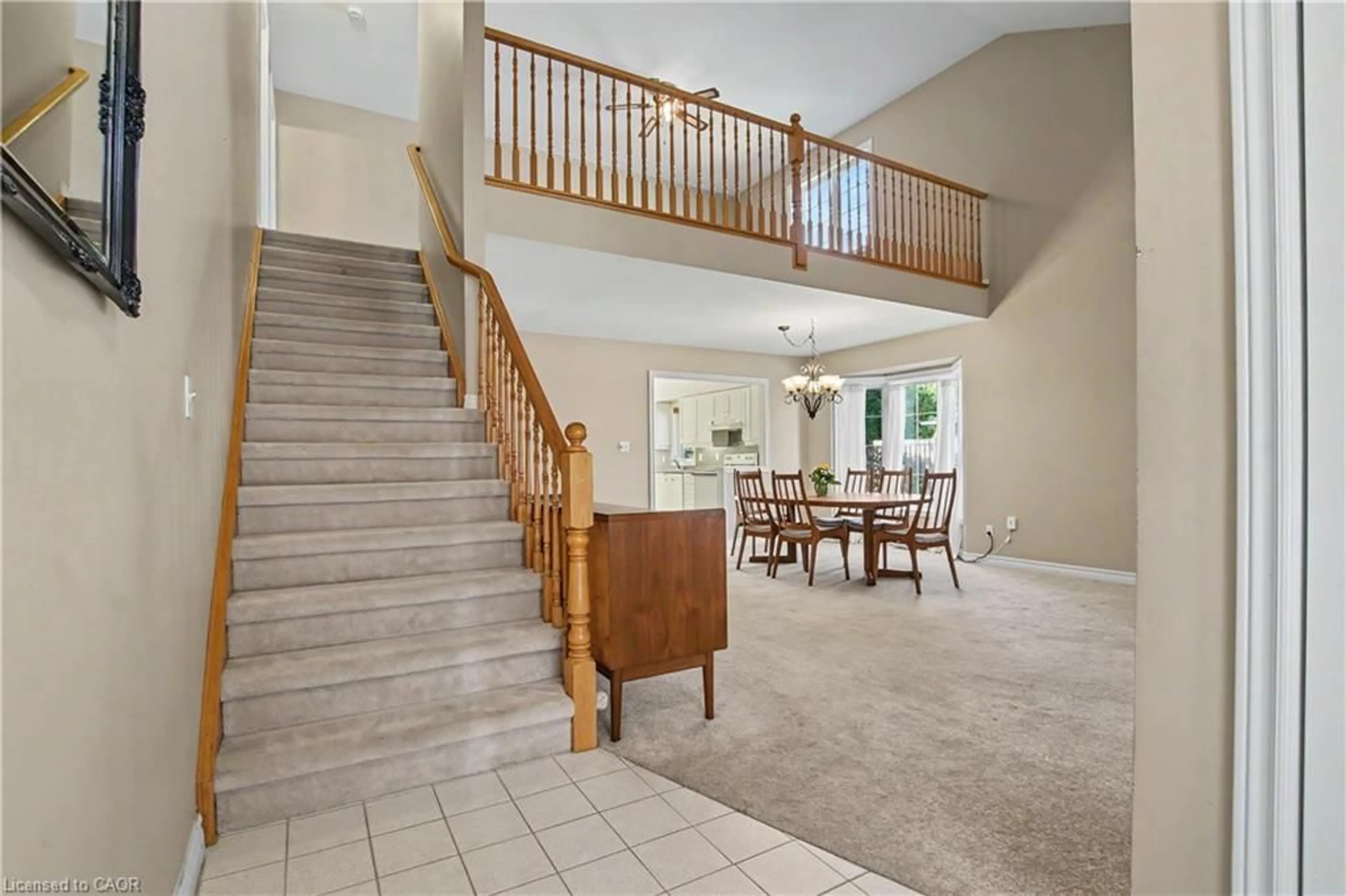 Indoor foyer for 47 Main St N St #14, Waterdown Ontario L9H 2P7
