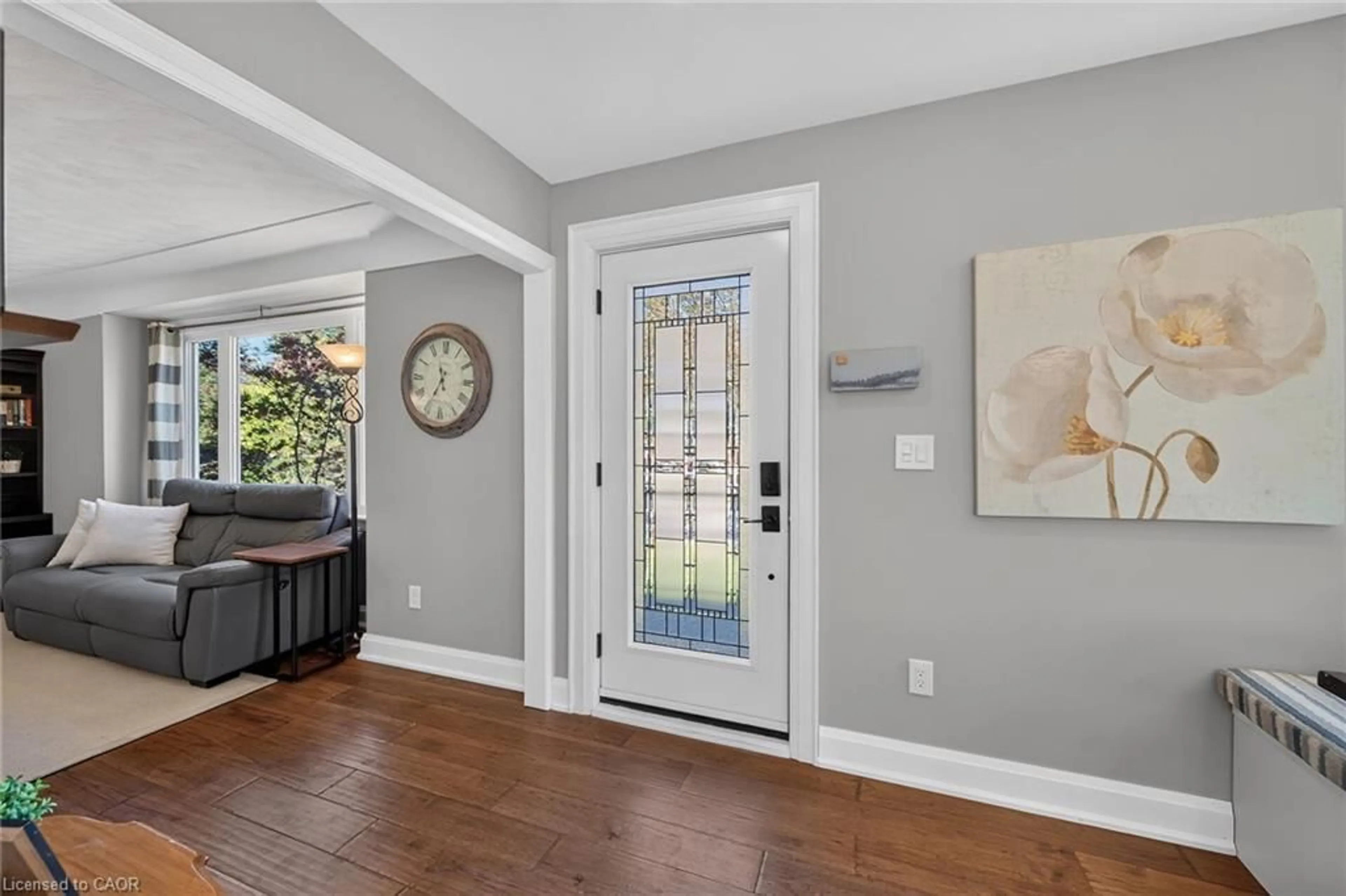 Indoor entryway for 10 Mulock Ave, Hamilton Ontario L8T 1H3