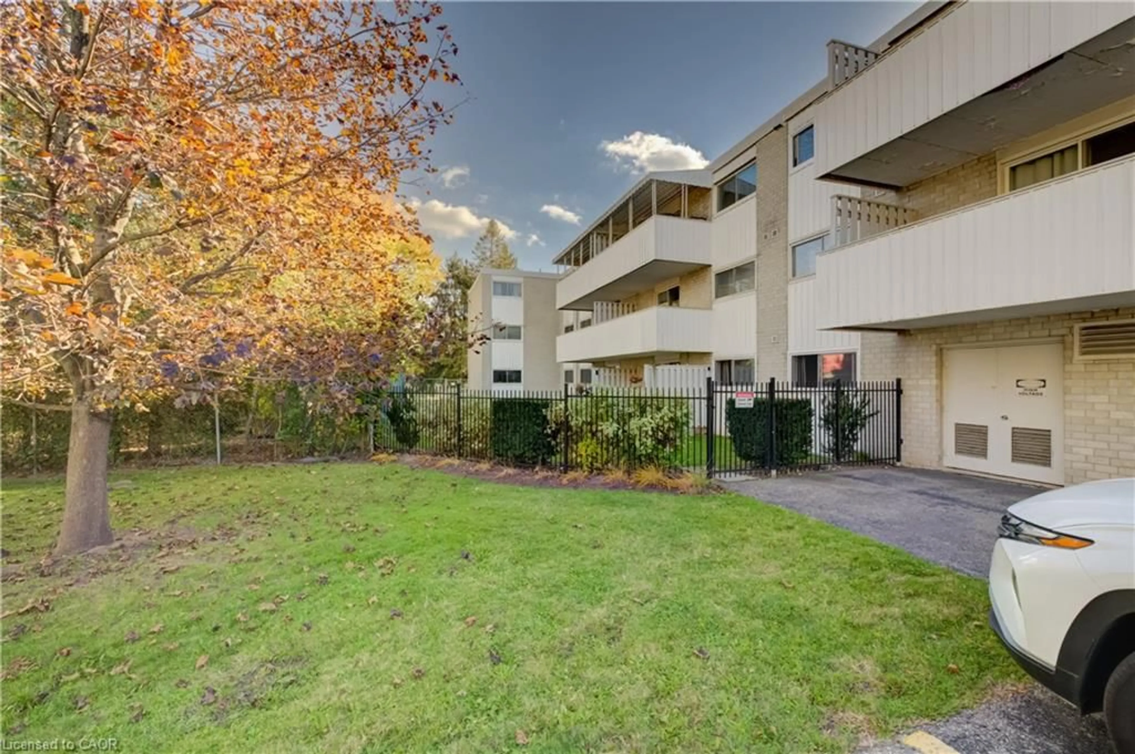 Patio, street for 24 Mooregate Cres #202, Kitchener Ontario N2M 2G1