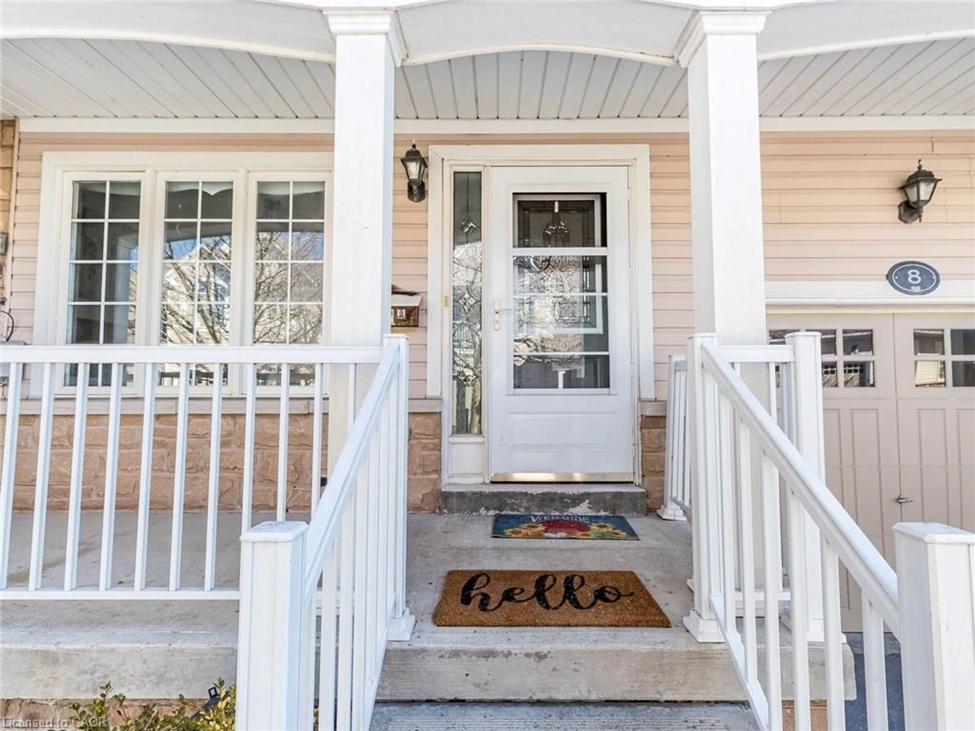 Indoor entryway for 350 Lakebreeze Dr #8, Clarington Ontario L1B 1N2
